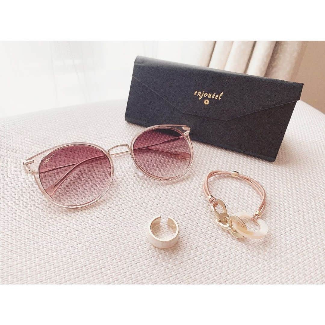 長谷川かすみのインスタグラム：「最近の購入品(*'-'*)  ブレスレットに見える髪ゴム、夏の必須アイテムになりそう👀」