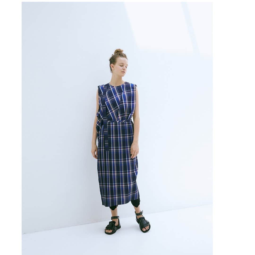 ネ・ネットさんのインスタグラム写真 - (ネ・ネットInstagram)「7月最初の週末。家中のカーテンを開けて朝の光を楽しめる時間です。ネ・ネットのショップには新しいシューズが到着しています。オンラインショップHUMORでもチェックしてみてください。  TASSEL SANDALS ¥19,800(tax in)  #ネネット #nenet #新作 #new #newarrival  #autumn #winter #2020 #collection #fashion #tokyo #japan #sandal #サンダル #tassel #tasselsandals #weekend #july」7月4日 9時27分 - nenet_official