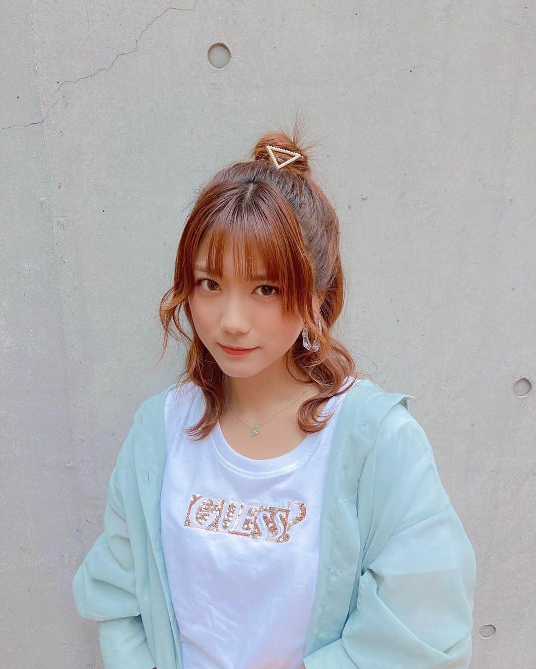 海江田麻貴さんのインスタグラム写真 - (海江田麻貴Instagram)「ㅤㅤㅤ  ㅤㅤㅤ 梅雨はもう髪の毛が言うこと聞いてくれまてん🤤🌀 雨の日ヘアー研究せねば🦋 ㅤㅤㅤ ㅤㅤㅤ どなたかお洒落な顔まわりの毛の あそび方教えてくださいぃ〜笑🤣💗  ㅤㅤㅤ  ㅤㅤㅤ  ㅤㅤㅤ  #ピスタチオカラー #ピスタチオ #シアーシャツ #シアー #よこがお #横顔 #オレンジヘア #orangehair #赤髪 #赤系カラー #pistachio #guess #パステルコーデ #おだんごアレンジ #ハーフアップお団子 #ウェーブ巻き #ハーフアップアレンジ #ホワイトコーデ #summervibes #summerfashion #summerfashion2020 #japanesegirl #summeroutfits #トレンドコーデ #マーキュリーデュオ #mercuryduo #クリアピアス #clearpierce #関西サロモ #関西サロンモデル」7月4日 20時22分 - _makiii0924_