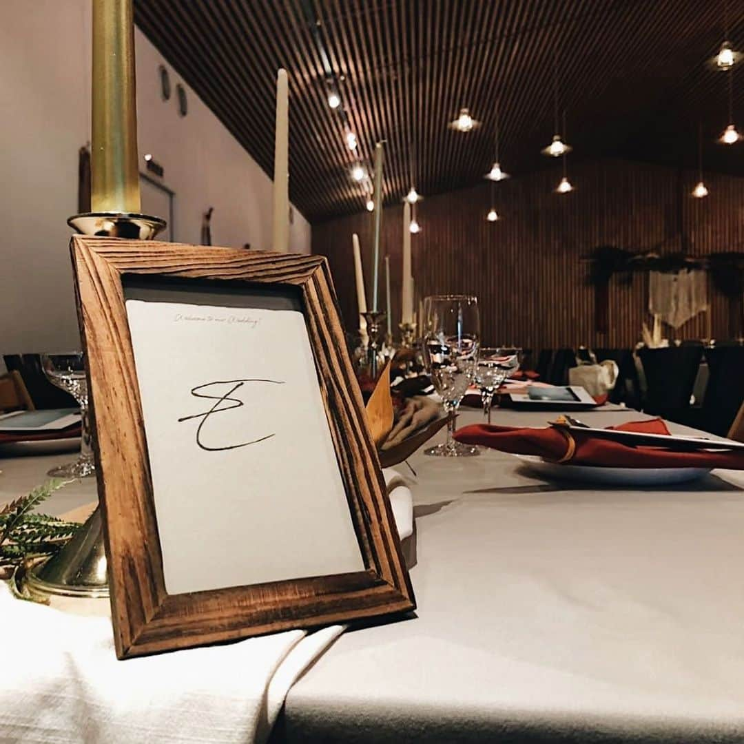 ARCH DAYS Weddingsさんのインスタグラム写真 - (ARCH DAYS WeddingsInstagram)「おしゃれなテーブルコーディネートに。結婚式の「テーブルナンバー」14選🕊✨﻿ ﻿ ﻿ ゲストをテーブルへエスコートする為に必要なテーブルナンバー。せっかくこだわって作り上げるテーブルコーディネートだからこそ、装飾の一部となるテーブルナンバーもこだわって選びたいですよね！﻿ ﻿  ﻿ こちらのコラムでは、様々なテイストのテーブルナンバーをご紹介♩ぜひ参考にしてくださいね🌿﻿ ﻿ ﻿ -----﻿ ﻿ ﻿ ▽このCOLUMNを読むにはストーリーズをチェック﻿ ﻿ ﻿ -----﻿ ﻿ ﻿ ARCH DAYSへウェディングフォトを掲載させていただける方を大募集✨﻿ ﻿ ﻿ 当アカウントをフォロー＋ #archdays花嫁 をつけて投稿してくださった方へ、編集部より「リポスト・メディア掲載」のお声がけをさせていただきます。﻿ ﻿ ﻿ 挙式当日だけでなく、前撮りや後撮りなどフォトウェディングの投稿もOK！ぜひ沢山アップしてくださいね♩﻿ ﻿ ﻿ -----﻿ ﻿ ﻿ ▽ARCH DAYSトップページはこちらから☑️﻿ @archdays_weddings﻿ プロフィールのリンクから👰🏻﻿ ﻿ ▽バースデー・ベビーシャワーなどの情報を見るなら💁🎉﻿ @archdays﻿ ﻿ ﻿ -----﻿ ﻿ ﻿ ARCH DAYSに会員機能ができました💁‍♀️﻿ ﻿ 気になる記事や写真をクリップして、もっと便利に！自分だけのページを作れます📎﻿ ﻿ また、会員登録をしてマイページからパートナーを招待すれば、2人でイメージを共有可能に♩﻿ ﻿ ﻿ -----﻿ #archdays #archdays_wedding #アーチデイズ #アーチデイズウェディング #archdays花嫁 #テーブルナンバー #テーブルナンバー手作り #テーブルナンバーdiy  #ペーパーアイテム #ペーパーアイテム手作り #ペーパーアイテムdiy #結婚式手作り #結婚式diy #花嫁手作り #花嫁diy #プレ花嫁手作り #プレ花嫁diy #花婿diy #ウェディング手作り #ウェディングdiy #ウエディングdiy #結婚式ペーパーアイテム #ウェディングペーパーアイテム #ウエディングペーパーアイテム #テーブルコーディネート #ゲストテーブル #ゲストテーブル装飾 #ゲストテーブルコーディネート﻿ -----﻿ https://archdays.com/column/2019/10/06/46451﻿ -----」7月4日 20時25分 - archdays_weddings