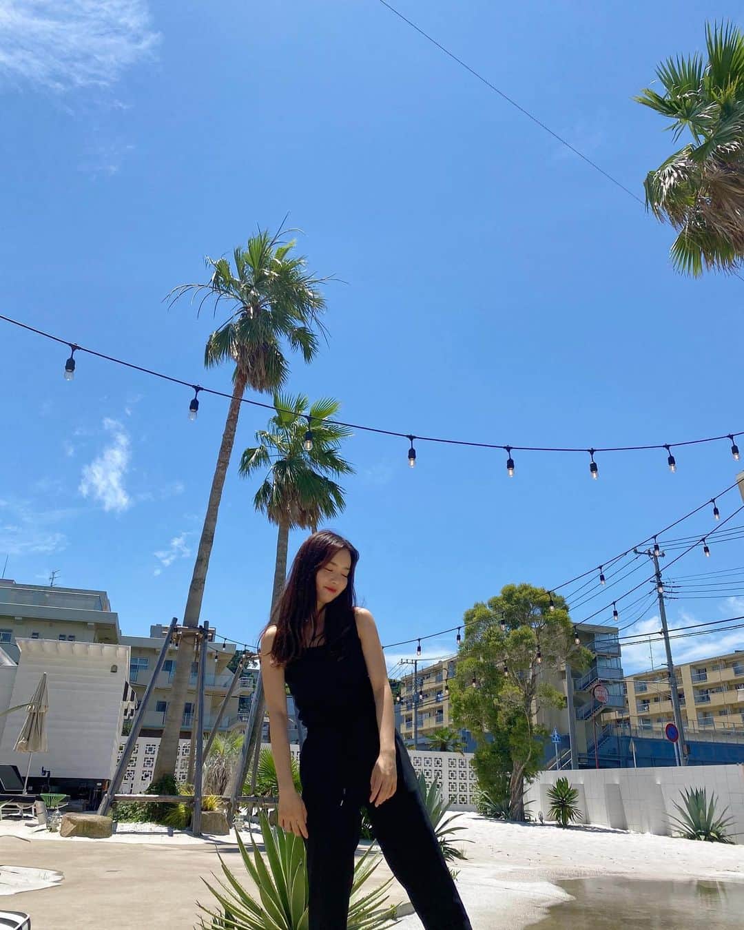 青山舞莉のインスタグラム：「🤍  #ミーの毎日 トップスはAmazon Summer Saleでゲットしたよ！  #Amazonで発見 #amazonfashionjp #sponsored #follop @amazonfashionjp @follop.jp   #横浜　#横浜カフェ　#トレンド #ファッション　#横浜グルメ #横浜デート　#デート #神奈川カフェ #神奈川グルメ #トレンドスポット　#おしゃれさんと繋がりたい #コーデ　#ootd #thebeach #beach #ocean #travel #japan #yokohama #大学生 #大学生コーデ　#横浜ランチ　#ランチ」