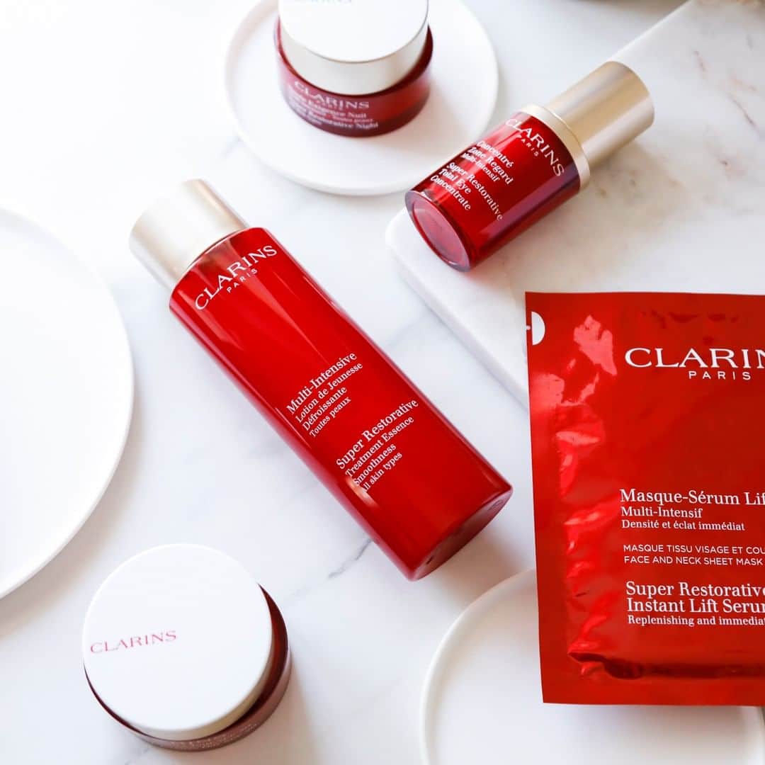 ClarinsUKさんのインスタグラム写真 - (ClarinsUKInstagram)「#SelfCareSunday LIVE on Facebook ✨  Join Clarins expert Charlotte at 11am tomorrow. Discover a Balance & Blossom Facial designed for unpredictable mature skin feeling the effects of hormonal changes!  This facial is best suited for mature skin that is unpredictable or changeable through the effects of menopause.  To follow along, bring your favourite products below: (or whatever you have!) Cleanser Exfoliator Face Mask Toner Essence Serum Moisturiser SPF Makeup Bag  Share with anyone you think would enjoy this facial, and join us over on Facebook! ❤️」7月4日 19時01分 - clarinsuk