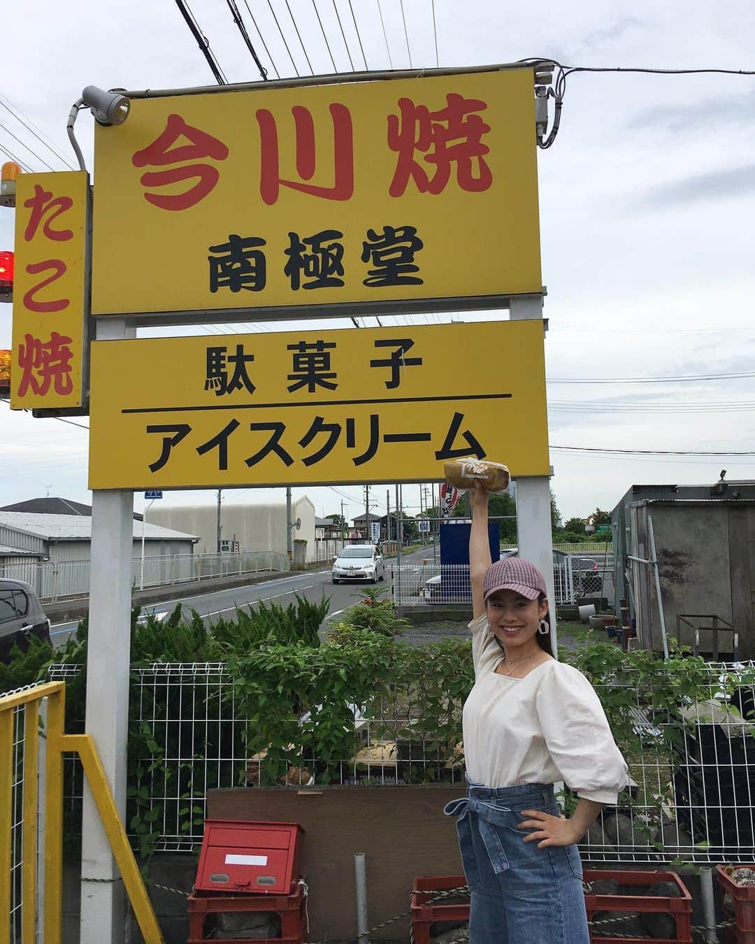 白鳥羽純さんのインスタグラム写真 - (白鳥羽純Instagram)「🥮 琵琶湖に浮かぶ 浮御堂  向こうに見えてるのは琵琶湖大橋！  水の音を聴きながらのお参りは心洗われる〜  次の場所へ向かう途中、今川焼きで有名な「南極堂」さんへ立ち寄りました🥮 あんこはずっしり、羽付き生地はもっちり😋 ごちそうさまでした！  #うきみどう #浮御堂 #近江八景 #琵琶湖大橋 #biwalake #南極堂 #今川焼き」7月4日 19時10分 - hasuminst