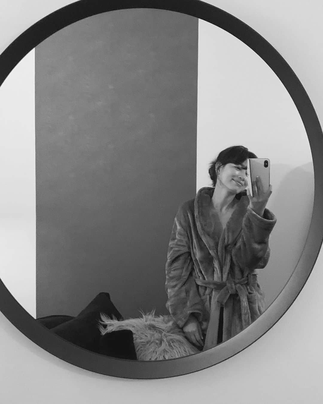 JUNNAのインスタグラム：「忙しい日が続いて首周りガッチガチ　@vanish_relaxation.spa で #アロママッサージ 🏃‍♀️  あー  #痛気持ちいい ぃいいい🙏  帰りは背中に羽が生えた様に軽やか🕊 蘇った〜  #代官山バニッシュ は身近な友人達も通うマッサージ店 先日の撮影現場ではヘアメイクの @aya_iwasawa  も通ってると知って2人でマッサージ話しで盛り上がった🙌」