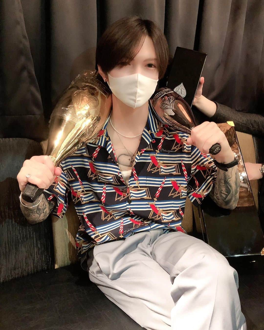 聖麻のインスタグラム：「でっけえアルマンド🍾  #topdandy #celine #hedislimane #dolceandgabbana #dior #saintlaurent #ysl #harrywinston #cartier #louisvuitton #lv #alangeandsohne #tattoo #japan #tokyo #armanddebrignac #ジェロボアム」