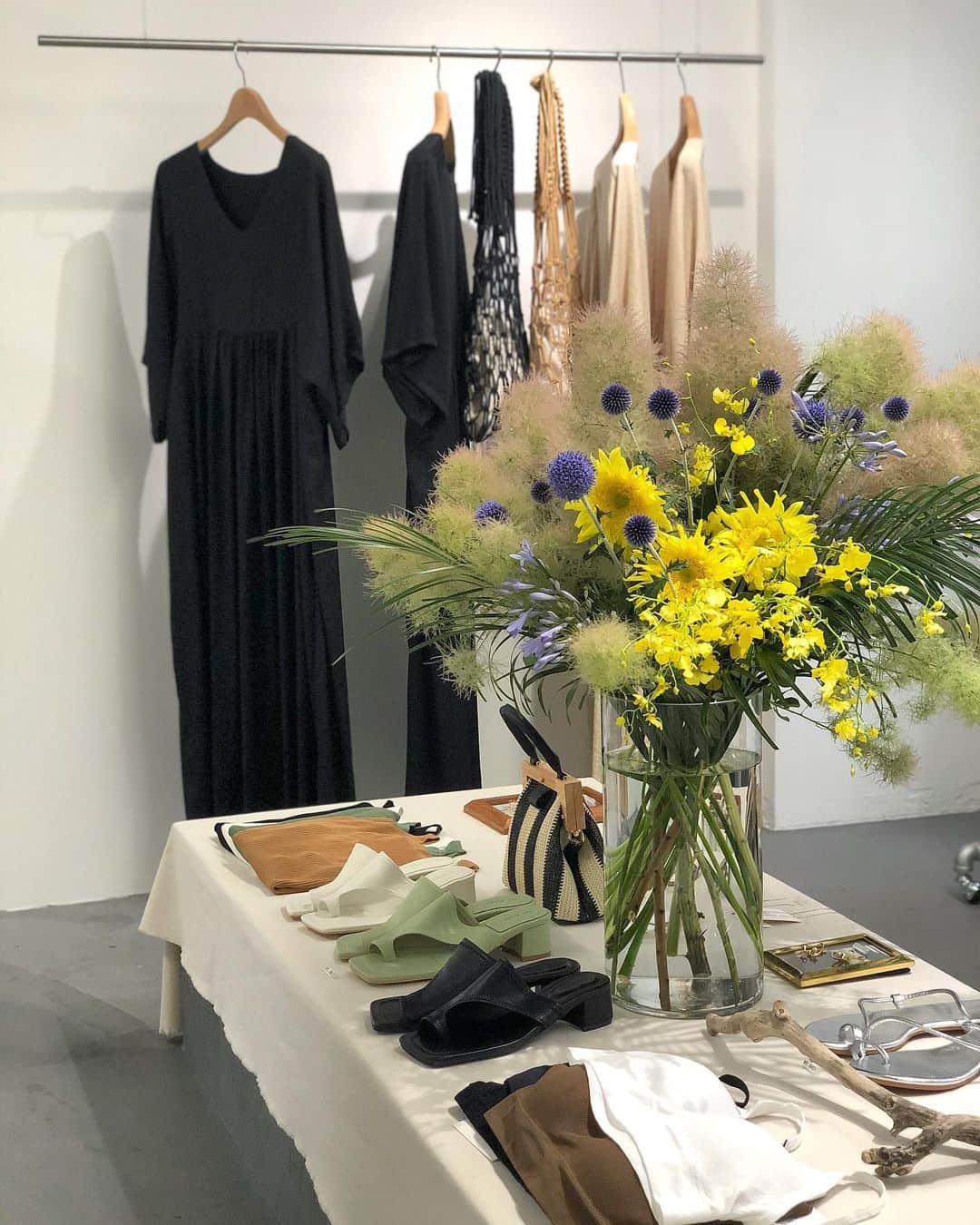 北岡りえのインスタグラム：「明日・明後日のほんの一部ちらっと🌼 @seah_maisonatelier pop up store。  7/5(sun) 10:00〜15:00. 7/6(mon) 11:00〜16:00.  オンラインショップでsold outの商品も再販予定です。  色んな方々とお会いできるのを楽しみにお待ちしています😌✨  #popupstore」