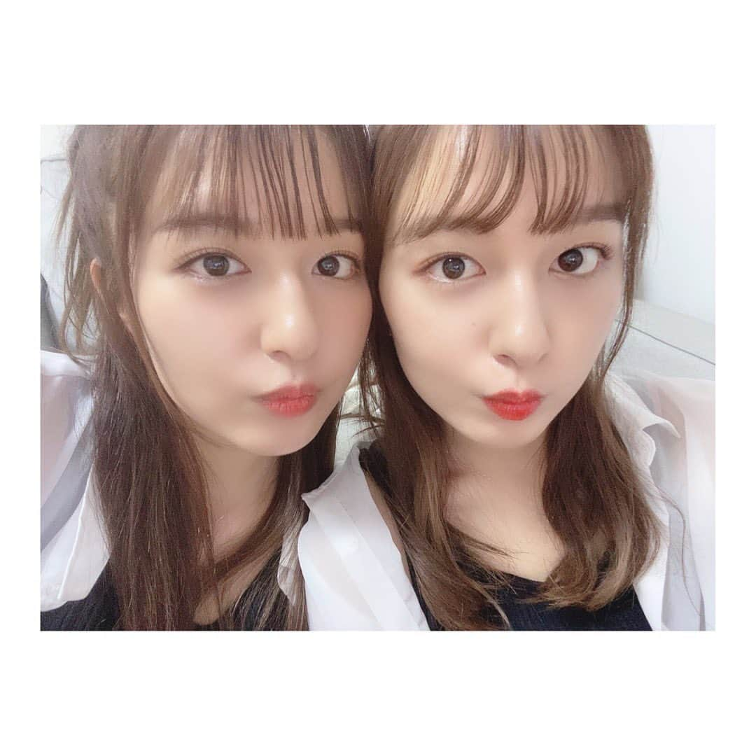 りかりこさんのインスタグラム写真 - (りかりこInstagram)「今日のTikTokは 双子をテーマに撮ってみました🍒♥️ この写真も似てる…よね？笑 撮りながら、にとるー！って 2人で言ってた🤣 . 【お知らせです！】 今日23時台(予定) TikTok OTODAMA24時間LIVE に出演させていただきます♥️ tiktokの（tiktokjapan)アカウントで みれますー🎥 是非みてくださいね〜！ . #リカリコグラム #りかりこ#双子 #tiktok#ティックトック #twins#セルフィー#selfie  #双子コーデ#いいね #followｍe#love #ライブ#live」7月4日 19時29分 - rikariko_official