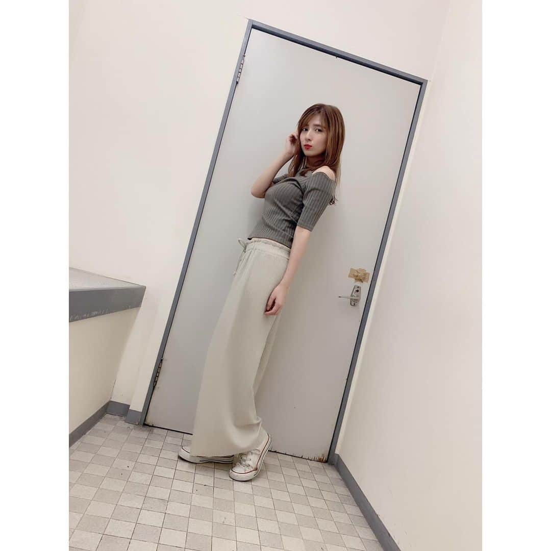 小田あさ美さんのインスタグラム写真 - (小田あさ美Instagram)「今日の私服。  #talent #model #actress #グラビア #私服 #coordinate #shoes #converse #cute #love #white」7月4日 19時39分 - odaasami0914