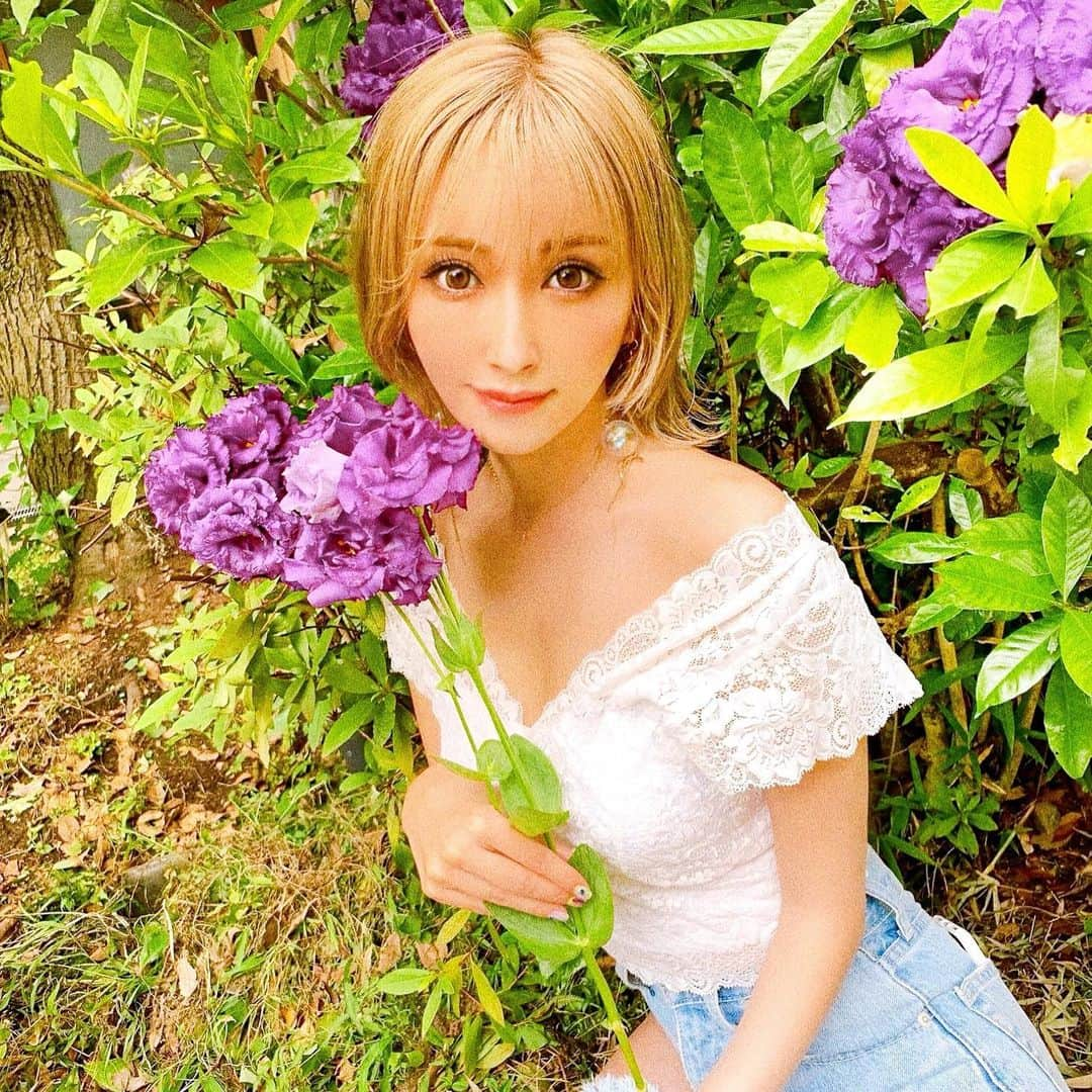 姉agehaさんのインスタグラム写真 - (姉agehaInstagram)「🌸✨🌸✨ ・ 野外で色々撮ったときの @misakiairi ちゃん😽💕 ・ 撮影の思い出が色々溜まっていくの嬉しさを感じる🐰💕 ・ 本当はもっと撮影したいけど、いっぺんに大人数が集まる系の撮影はまだ難しくて悩み😢 ・ #撮影  #お花のある暮らし  #美咲 #みんなのお姉さん  #ヘアアレンジ  #姉ageha #もうすぐ梅雨も明けるかな  #たまに夏っぽい匂いのする日があって良い」7月4日 19時56分 - aneageha