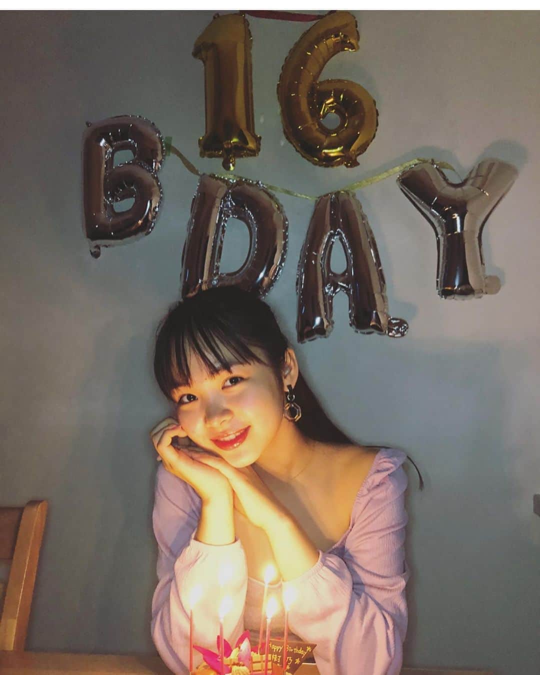 大友樹乃のインスタグラム：「今日16歳になりました！ いつも応援メッセージありがとうございます💓 DMも全部読んでいます☺️ 16歳は色んな事にチャレンジする年にしたいと思っています。 これからもよろしくお願いします😊  #sixteen#16歳 #bday#생일 #誕生日#家族で誕生日会#ありがとう❤️」