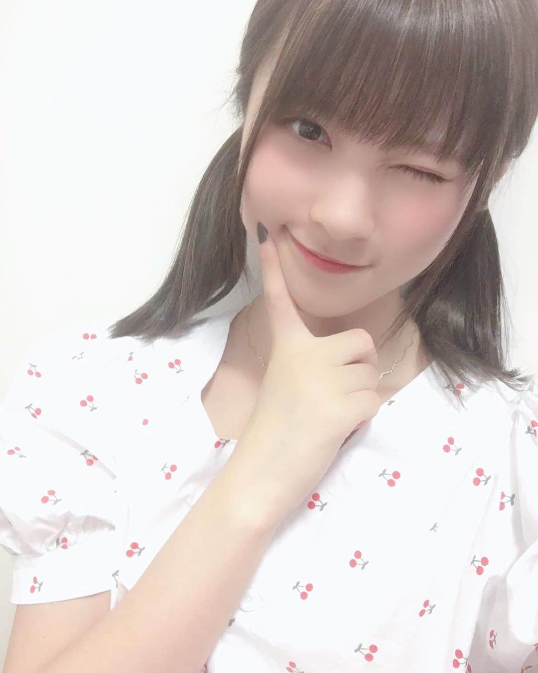 のインスタグラム：「‪衣装と靴とペンラとタオル。 衣装と靴とペンラとタオル。‬  -  #kissbee #urakiss #japaneseidol #youtuber #followme #memo」