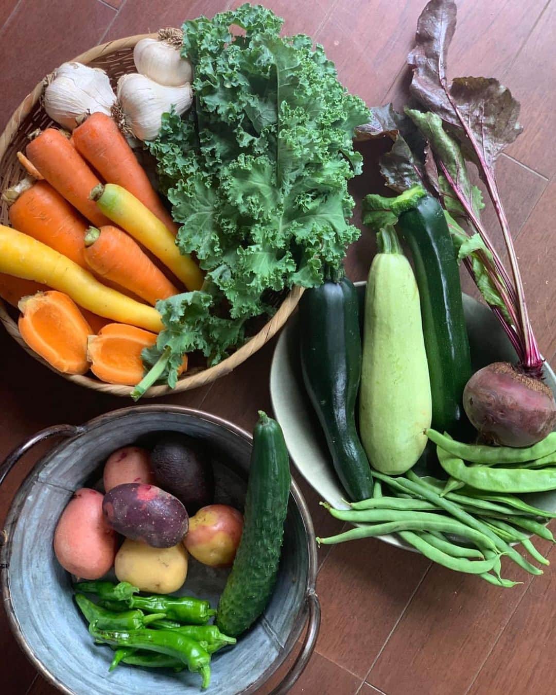 安井友梨さんのインスタグラム写真 - (安井友梨Instagram)「YURI's secret㊙️  【vol.22】 食べて美しくなれる美容食  ご紹介いたします💗💗💗💗  続きは今日のブログをご覧下さい  店頭には出回らない、今旬の栄養満点の野菜ばかりです。  安心できる、生産者の方から、有機栽培野菜のお話、美味しい食べ方を直接お聞き出来るので、毎週全国各地からお取り寄せさせて頂いてます  @favo_link  @kikurinrin59  #おはぎ #ビキニフィットネス  #ダイエット #有機野菜  #無農薬野菜」7月4日 20時19分 - yuri.yasui.98