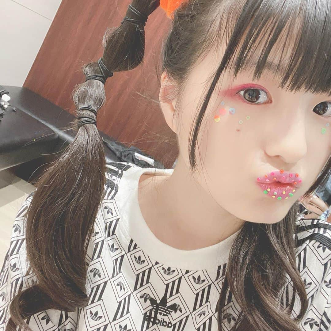 宇田川ももかさんのインスタグラム写真 - (宇田川ももかInstagram)「皆さん！TBSの【PLAYLIST】見てくれましたか？ヽ(；▽；)ノ 収録すごく緊張したけど、楽しかったあああ！笑 今日の動画は番組収録前日のナイトルーティーンです！ 大事な日の前は丁寧にお肌の手入れをしています！ストーリーに動画のURL貼っであるのでぜひ見てね👀 ・ ・ #ナイトルーティーン #ロックリーン#愛用品#美容ケア#the_beautools#美容グッズ#locklean#美容#ピーリング#美容部#スキンケア#ケア用品#スタイリッシュ#美容好きな人と繋がりたい #美肌ケア #毛穴ケア #美容皮膚#美容好き #美顔器#ウォーターピーリング#家庭用美顔器」7月4日 20時18分 - momoka_tpg