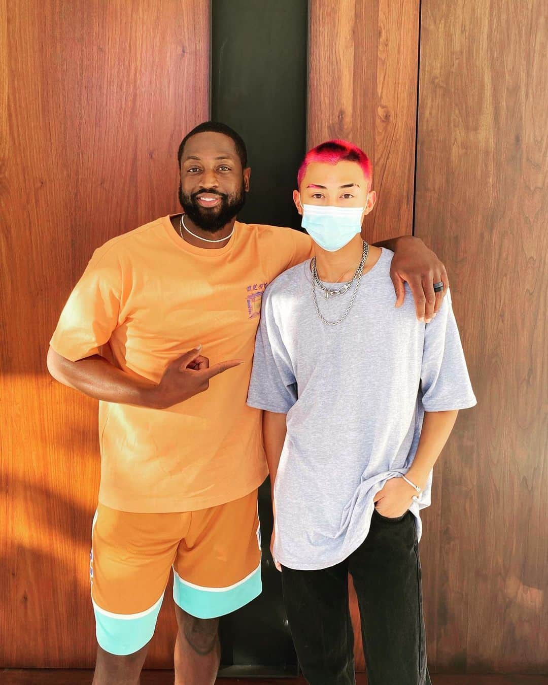 ドウェイン・ウェイドさんのインスタグラム写真 - (ドウェイン・ウェイドInstagram)「🔥 🔥 🔥 @jaredesg thank you for coming thru and bringing that fire! 17 years old with this kinda talent 😱 go show him some love✊🏾 swipe」7月4日 11時20分 - dwyanewade