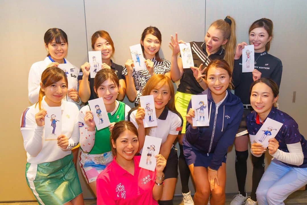 ゆりあのインスタグラム：「みなさま、「白金台女子ゴルフ部」第1弾、最後まで観ていただけましたか？😊 3ヶ月間ありがとうございました🙇‍♀️✨ まだ観てない方、見逃し配信もされているので是非観てください！！ . 番組終了を記念して部員たちのイラストを作りました❤️YouTubeに第1弾終了報告アップしてますので是非ご覧ください😆 . 見逃し配信先はこちら👇  U-NEXT Amazonプライム・ビデオ ビデオマーケット FOD ひかりTV RakutenTV VIDEX DMM GYAO！ストア dTV . #白金台女子ゴルフ部 #ゴルフ #ゴルフ女子 #強かわ女子 #若手女子ゴルファー #ゴルファー #golf #instagolf #instagolfer #Shirojo #白女 #shirokanedailadiesgolfclub #ゴルフ好きと繋がりたい #女子ゴルフ #ゴルフ好き #かわいい #⛳️ #🏌️‍♀️ #youtube #チャンネル登録お願いします」