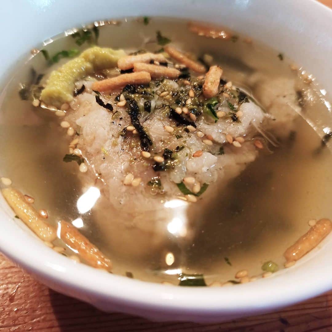松本隆博のインスタグラム：「。 シラスおにぎりを お茶漬けにして食べる という…贅沢をしています。 (^○^) ～人生遊歩道～」
