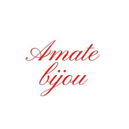 PINKYのインスタグラム：「✷Amate bijou✷ . いよいよ本日オープンしました❤️✨ .  クリスタルのピアス/イヤリングと、 ホースシューのネックレスの販売を開始いたします🌟 . 強い浄化と願いを叶えるパワーがあるとされる クリスタル(水晶)のピアス💫 (14KGFアレルギー対応ピアス、真鍮のピアス、真鍮のイヤリングの3種類) . 幸運を呼び込む象徴であるホースシューのネックレス✨ (14KGFアレルギー対応ネックレス) . Amate bijouのアクセサリーが皆様のお守りとなり、幸運を引き寄せますように😌🙏❤️✨ . ※ウェブサイトには、私のInstagramプロフィール、 @amate_bijou プロフィール、ストーリーズや私のブログからアクセスすることができます💫 .  ※アクセサリーにつきましては、職人が一つ一つ手作りで作業を行なっているため、受注から1〜2週間ほどのお届けとなります。 ご了承くださいますようお願いいたします。 . ※ご不明な点がございます場合は、ウェブサイト内のCONTACTよりお問い合わせをお願いいたします。 ・・・ ・・・ #Amatebijou #アマテビジュー」