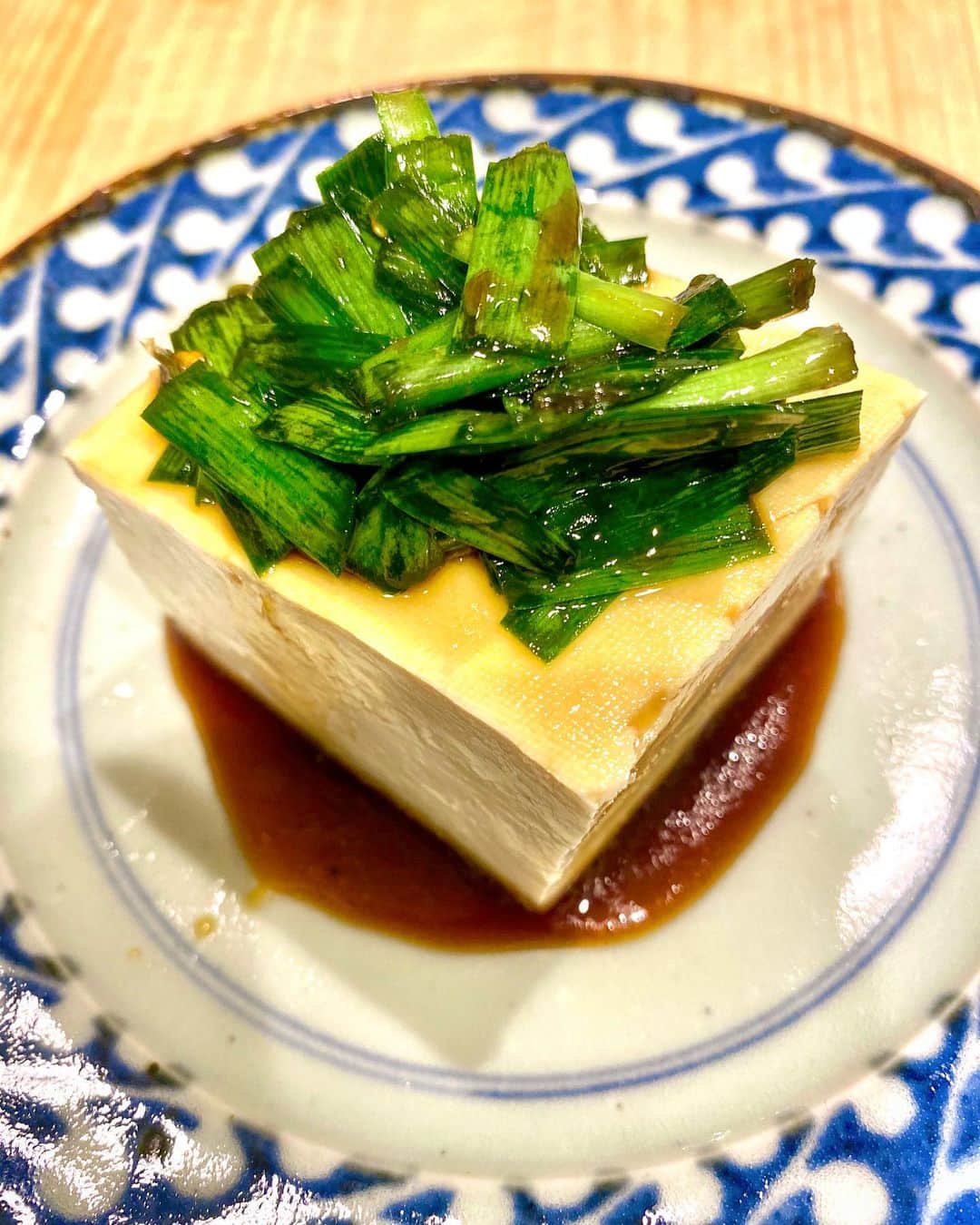 クボタマサヒコさんのインスタグラム写真 - (クボタマサヒコInstagram)「🌿クボタ食堂の名脇役🌶  アテにも食事にも大活躍。 「ニラ醤油」 作り方noteにあげました。  レシピはこの先こっちにアップしていくので、 フォローしておいて貰えると嬉しいです！  プロフィールリンクからどうぞ☝︎  #クボタ食堂 #ニラ醤油 #うちごはん #自炊」7月4日 11時54分 - kubota_masahiko