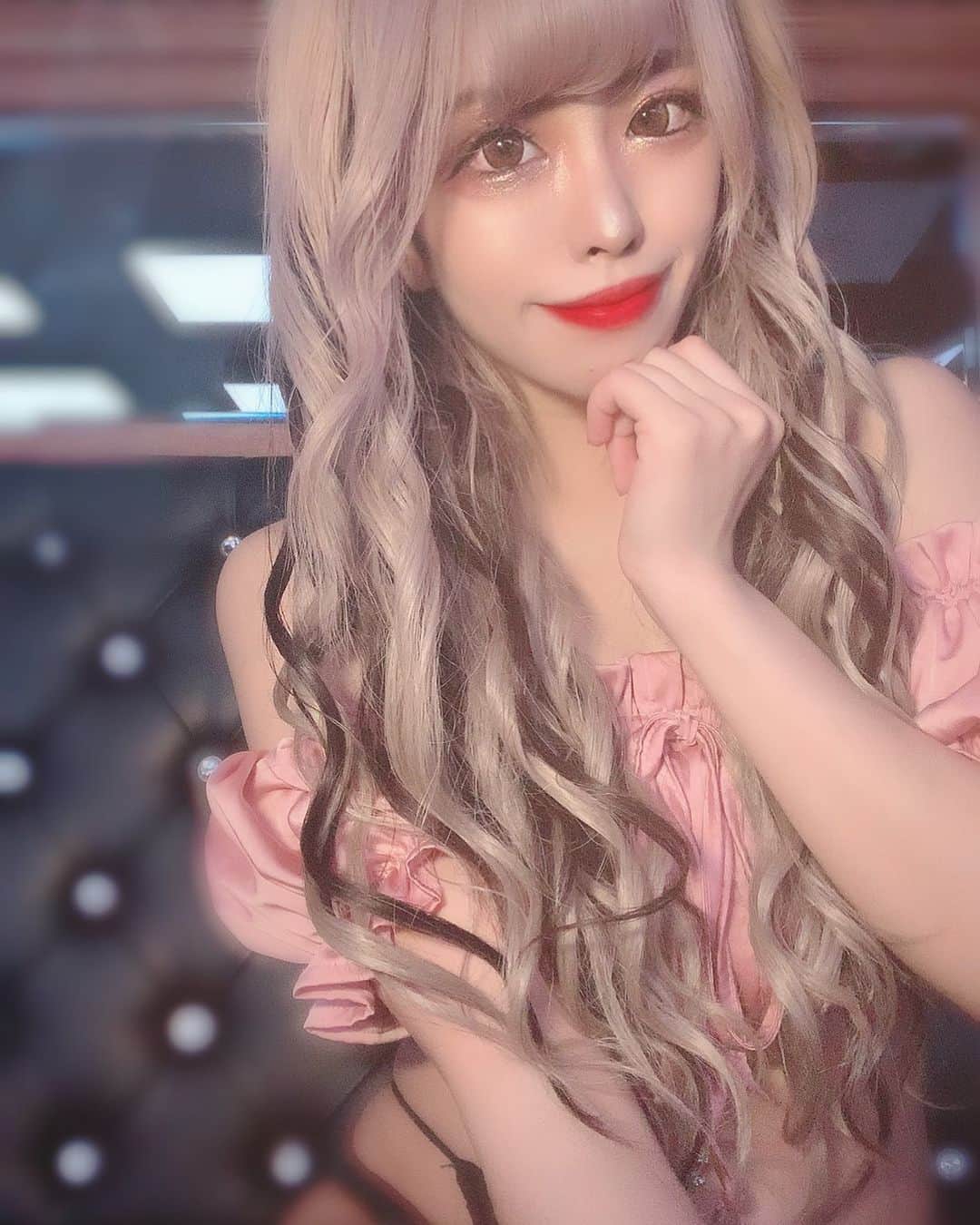 あんじゅのインスタグラム：「♡ ． さあ今日はミモザさんのBDイベントε-( `꒳​´ * ) ． 自粛期間中にお祝いして下さった方も、是非直接お祝いしてあげてください☺️💓💓 ． なにやら色々準備してたみたいなのでわたしも楽しみです🥴💓 ． ． ． ．  #Burlesque #バーレスク #バーレスク東京 #大阪 #バーレスク大阪 #北新地 #ミナミ #キャバクラ #ホスト #歌舞伎町 #ダンサー #Japanesegirl #自発ください  #ロリ顔 #グラビア  #ガンメッシュ #ギャル #加工厨 #量産型 #太もも #むちむち #低身長女子 #雰囲気詐欺 #雰囲気好きな人いいね #自撮り界隈  #1mmでもいいなと思ったらいいね #被写体  #水着ギャル #ギャルメイク #派手髪女子」