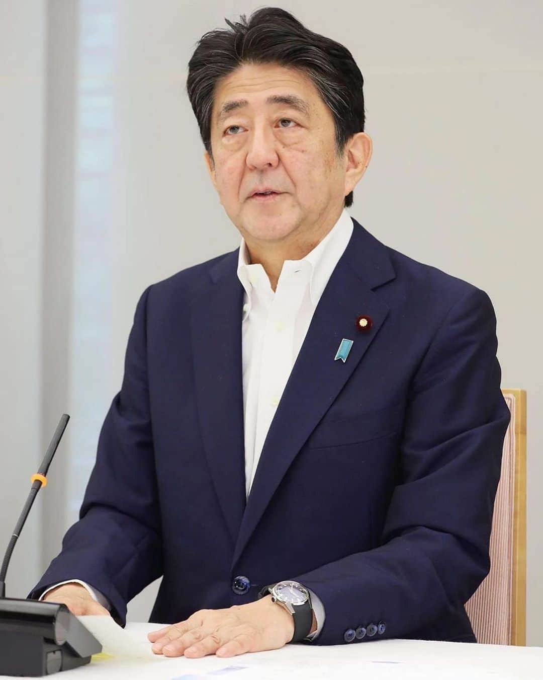 安倍晋三のインスタグラム：「#repost @kantei 本日午前11時20分、令和2年7月3日からの大雨に関する関係閣僚会議における#安倍総理 からの#メッセージ  活発な前線により九州地方において記録的な大雨となり、本日４時50分に熊本県及び鹿児島県に大雨特別警報が発表されました。 これまでに、球磨川の氾濫や、土砂災害が複数発生しているほか、土砂崩れに巻き込まれた可能性のある方の情報などが寄せられております。 政府として、今回の大雨を踏まえ、何よりも人命第一で、地元自治体と連携しつつ、被害状況の把握や応急対策に全力をあげています。 現在、警察、消防、海上保安庁の各部隊のほか、自衛隊の部隊を派遣し、救命・救助活動や安否不明者の捜索、避難誘導にあたっています。今後も九州地方では、５日にかけて断続的に　大雨が降り続く可能性があり、引き続き最大限の警戒を続ける必要があります このため、自衛隊についても１万人体制で、さらなる応急対応に備え、機動的かつ万全の対応を進めてください。 特別警報が発出されている熊本県や鹿児島県を始めとする地域にお住まいの方々におかれては、引き続き、自治体からの避難情報に十分に注意し、早め早めに自らの命を守る行動を心がけてください。 本日、武田防災担当大臣を現地に派遣し、対応に万全を期すこととします。 各位にあっては、国民の皆様に対し、避難や大雨、河川に関する情報提供を引き続き適時的確に行うとともに、被害が発生している地域においては、地元自治体と緊密に連携しつつ、政府一体となって、人命第一で応急対策に全力で取り組んでください。 また、各地で開設されている避難所に対しては、新型コロナウイルス感染症対策も十分に考慮の上、必要な物資をプッシュ型で提供してください。  @shinzoabe」