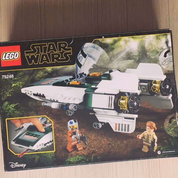 のインスタグラム：「LEGO keeping me entertained today. Wait 'till the end for a little stop motion animation video. . #StuckInside  This was so relaxing. How do you unwinde? . . #NWSL #ChallangeCup #Lego #StarWars #A-Wing #StopMotion」