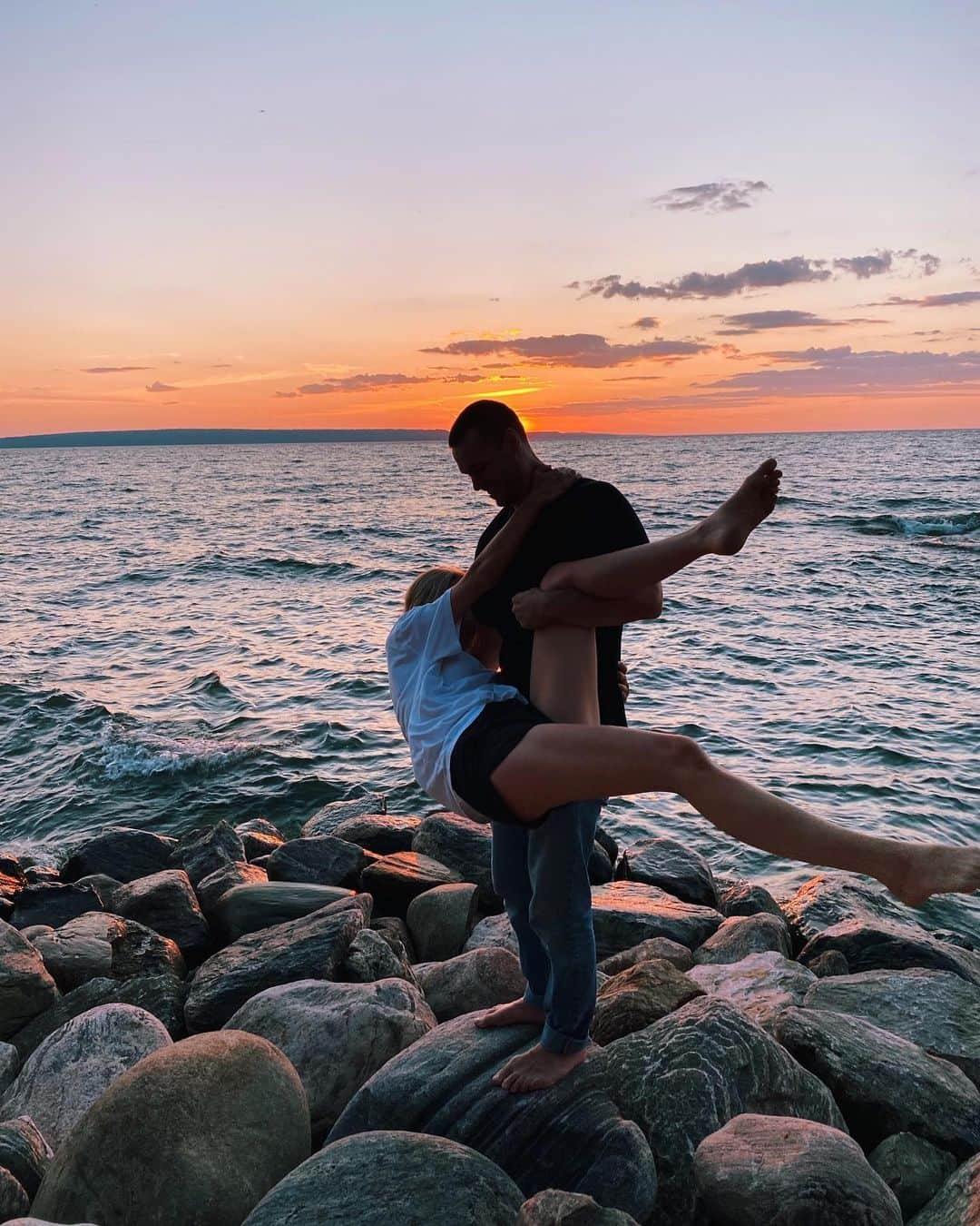 レイチェル・スカーステンさんのインスタグラム写真 - (レイチェル・スカーステンInstagram)「My attempt at a romantic photo op gone wrong. Surprise surprise.」7月4日 13時28分 - rachieskarsten