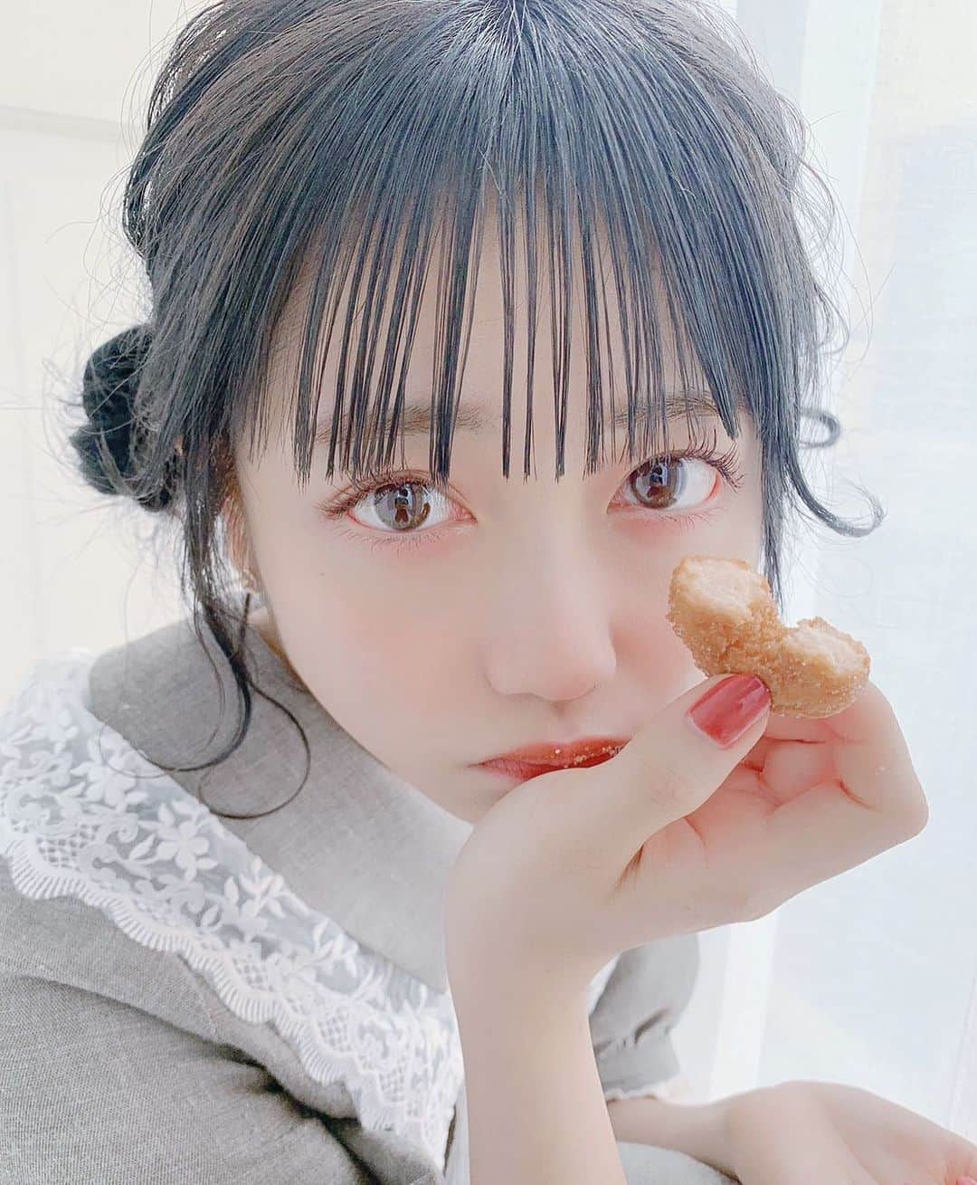 前田渉さんのインスタグラム写真 - (前田渉Instagram)「. . . 来栖さん可愛すぎ案件🧑🏼‍🏫💕 . . . . . この作品の劇的Before→After→Arrangeはこちらに💁‍♂️ @wataru_magic . . . . . . model:くるりん🎶 #わたるマジック #わたるフィルター #cachecache #cachecacheomotesando #cachecachebutter #idol #cachecacheoil #美容師 #前髪カット #アレンジ #セルフアレンジ #可愛い #おくれ毛 #カシュカシュオイル #ヘアアレンジ #メープルミント #シースルーパッツン #シースルーぱっつん #アイドル #くま耳 #カシュカシュバター #シースルーバング #26時のマスカレイド #来栖りん #ブリーチなし #メイク #ツイン団子 #ニジマス #くま耳団子 #🍩」7月4日 13時21分 - cachetaro