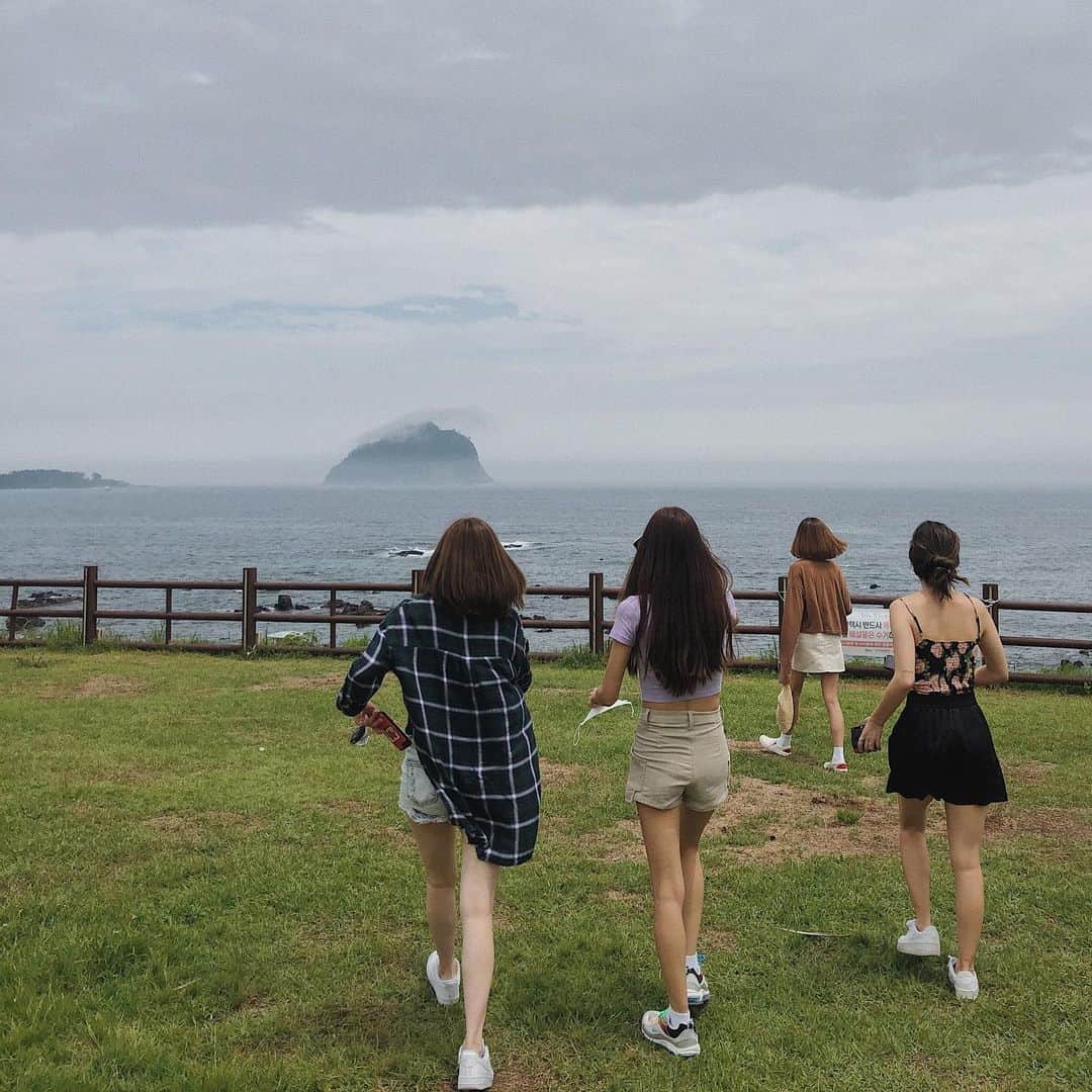 アシュリさんのインスタグラム写真 - (アシュリInstagram)「My adorable #Jeju travel-mates🖐🏻💚」7月4日 13時27分 - ashleybchoi