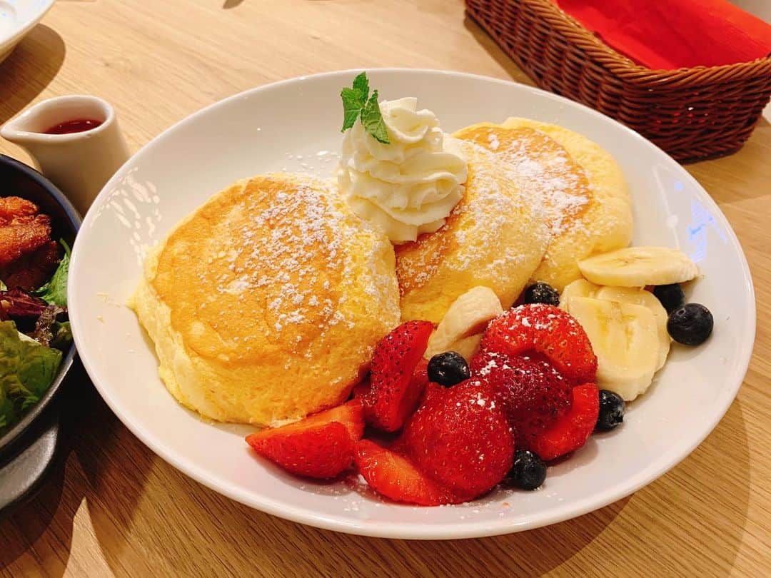 中村愛さんのインスタグラム写真 - (中村愛Instagram)「🥞♡ ・ ・ ・ 先日久々に食べた #パンケーキ と #ダッチベイビー  (о´∀`о)♡✨ すんばらしい甘さでした‼️ ダッチベイビー知ってる？ドイツのパンケーキ🇩🇪🥞でめちゃくちゃうんまいのよ。 あ、この前できたばかりの #有明ガーデン にて。 #オリジナルパンケーキハウス」7月4日 13時46分 - nakamuramura_ai