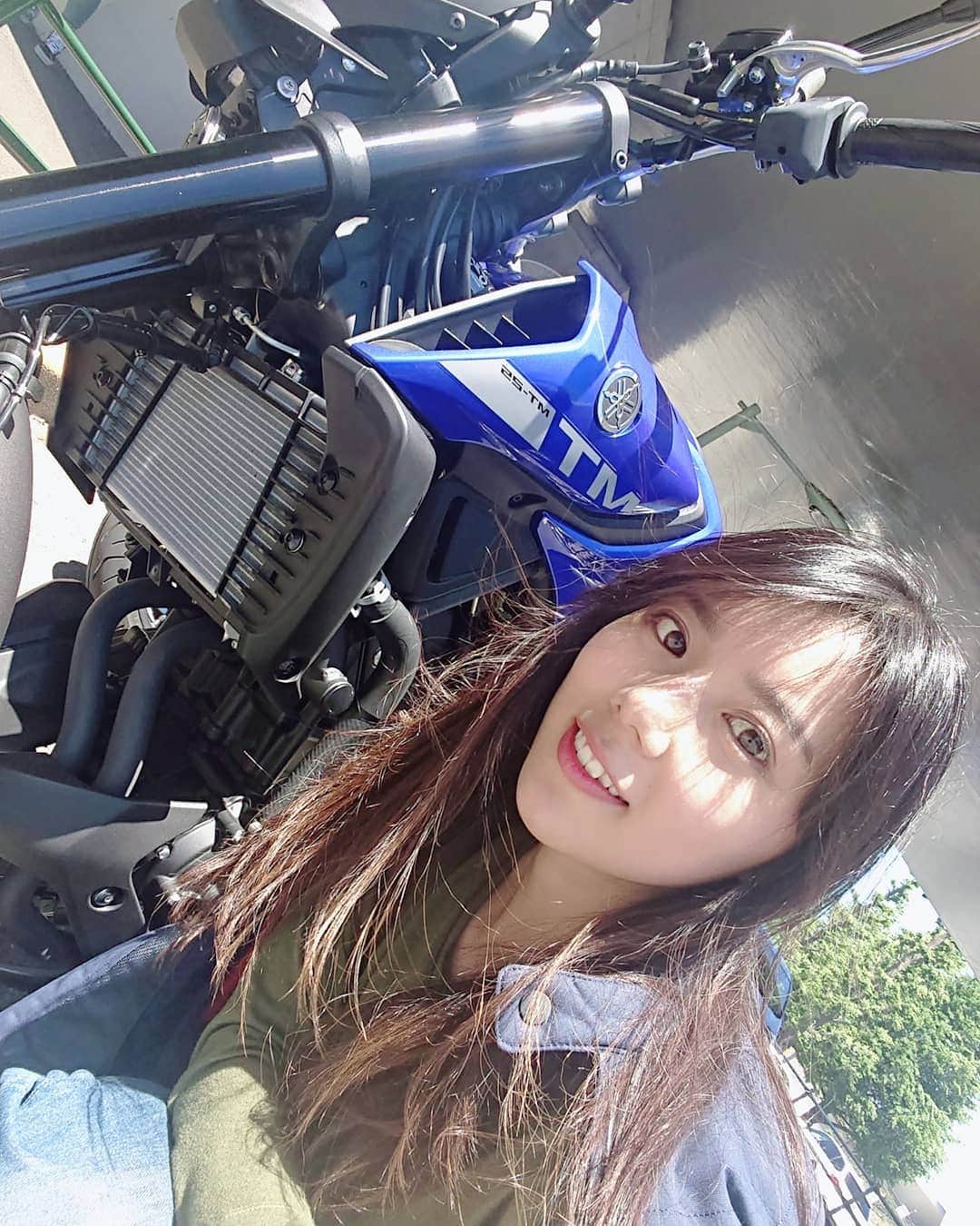 小野木里奈さんのインスタグラム写真 - (小野木里奈Instagram)「_ 今雨降ってないうちにさくっと乗ろうかな～、と！笑 . . .  写真はMT‐25に乗ったときの！🤣 . アップすぎてわからんね🙈笑 . #bike #bikelife #bikemagazine #biker #bike_japan #bikelove #bikerlifestyle #bikecafe #bikestagram #bikegirl #motorcycle #motorbike #motostagram #yamahabike #yamahaが美しい #mt25  #yamaha  #バイク好きな人と繋がりたい #バイク女子 #バイク試乗会 #バイクのある風景 #バイク乗りと繋がりたい #バイク好き #バイク写真部 #バイクスタグラム #バイク初心者 #ヤマハが美しい #ヤマハバイク #ヤマハmt」7月4日 14時23分 - rina_onogi