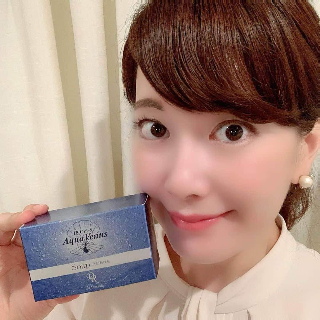 新垣泉子さんのインスタグラム写真 - (新垣泉子Instagram)「洗顔石けんで医療支援☆  私が愛用しているドクターリセラの洗顔石けん☆  今、ドクターリセラさんが、 「リセラソープチャレンジ」として、洗顔石けん(ピュアモイスチャーソープ)の売り上げの一部を医療・福祉従事者へ寄付する活動をされているそうです。  いつも使っているもので、医療支援に繋がるなら！と、私も購入させていただきました(^-^) ちょうどなくなりそうだったので、タイミングも良かったです☆  洗顔石けん自体も、低刺激で、とても洗い上がりが良いので、オススメですよ(^-^)☆  #リセラソープチャレンジ #医療支援 #医療従事者にエールを  #洗顔石けん #売り上げの一部を寄付 #ドクターリセラ #drrecella #ピュアモイスチャーソープ  #アクアヴィーナス #スマートポッシュ #smartposh #tnc #アナウンサー」7月4日 14時28分 - motoko.arakaki