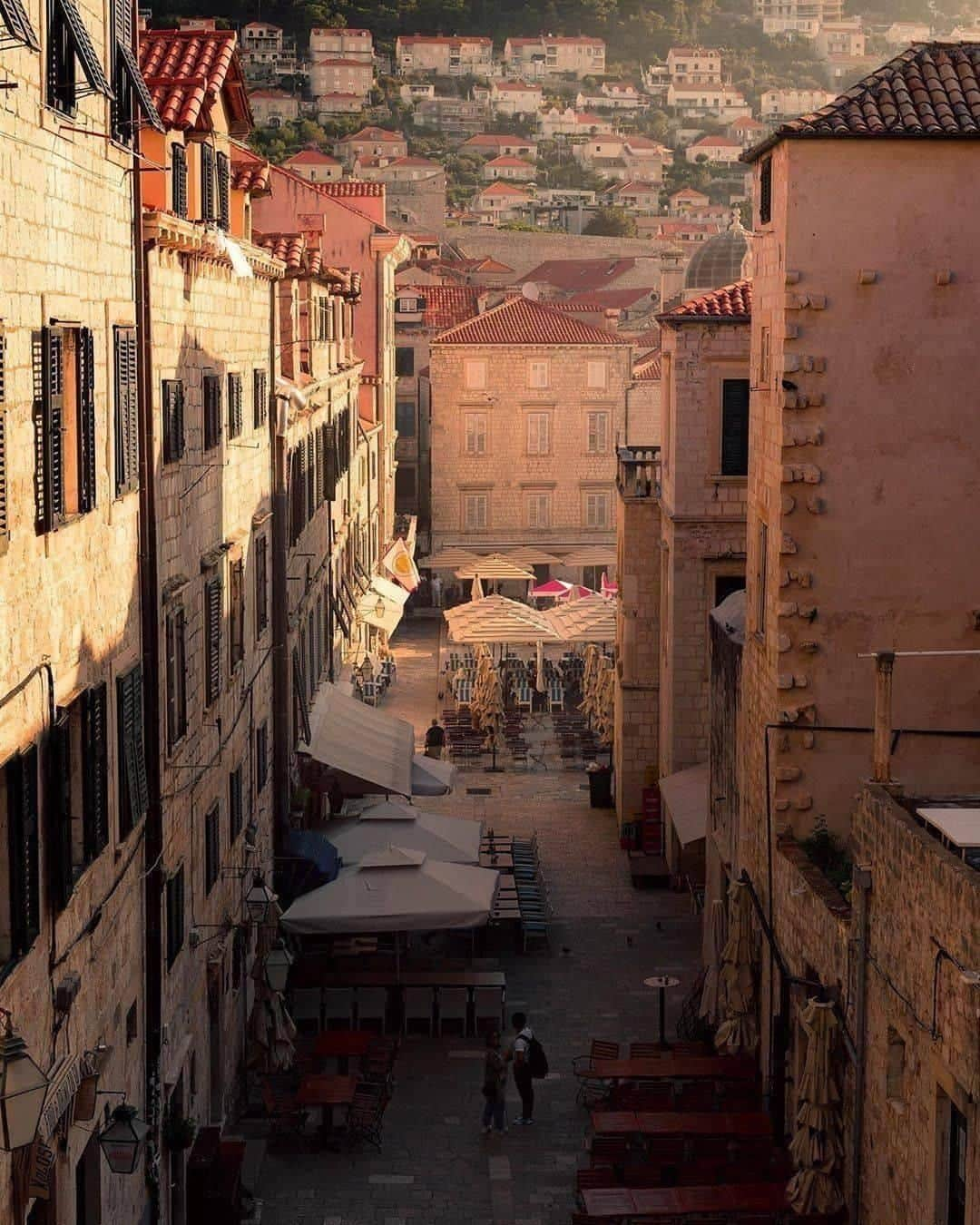 9GAGさんのインスタグラム写真 - (9GAGInstagram)「All hail Dubrovnik, one of most beautiful coastal cities of Europe. 🇭🇷 Follow @voyaged to explore the world virtually 🌍  By @dorpell - #voyaged #9gag #Croatia #kingslanding #got」7月4日 20時30分 - 9gag