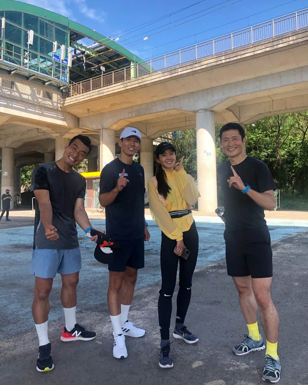 ジヌションさんのインスタグラム写真 - (ジヌションInstagram)「🏃‍♂️ 선한 마음으로 빨리 달리는 아직 이름 못 정한 러닝크루 #조원희 #션 #이시영 #이영표」7月4日 15時26分 - jinusean3000