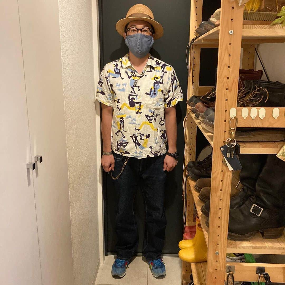 亘健太郎さんのインスタグラム写真 - (亘健太郎Instagram)「アメカジ‼︎ちょっくらワークマンへ行ってきます。足元はアズテック。﻿ ﻿ ﻿ #アメカジボーイズ ﻿ #amecajiboys ﻿ #アメカジ ﻿ #アメカジ散策 ﻿ #byボーイズ長 ﻿ 《告知》﻿ 「アメカジボーイズyoutube生配信」 ﻿ 日付: 2020年7月4日(土)23:00〜﻿ ﻿ こちらを↓↓↓↓↓↓↓をクリック‼︎﻿ ﻿ https://youtu.be/Jv2ILl_WE8A﻿ ﻿ #フルーツポンチ亘　﻿ #パンクブーブー哲夫　﻿ #ニブンノゴ大川　﻿ #オリオンリーグ玉代勢　﻿ #LLR伊藤　﻿ #まんじろう米女　﻿ #バニラボックス吉野　﻿ #べこ﻿ ﻿ 【youtube】﻿ 「アメカジボーイズ」のyoutubeチャンネルを開設しました‼︎﻿ 毎週火曜、金曜日に《アメカジボーイズ》youtubeチャンネルで動画をアップしていきます‼︎是非、チャンネル登録お願い致します‼︎﻿ ﻿ https://www.youtube.com/channel/UCcEOJTJGZZ0hEruuMpxvqsw ﻿ ﻿ 【Facebook】﻿ 「アメカジボーイズ」のFacebookページもありますので是非チェックしてみてください‼︎ ﻿ ﻿ https://www.facebook.com/amecajiboys/」7月4日 15時46分 - watarikentaro