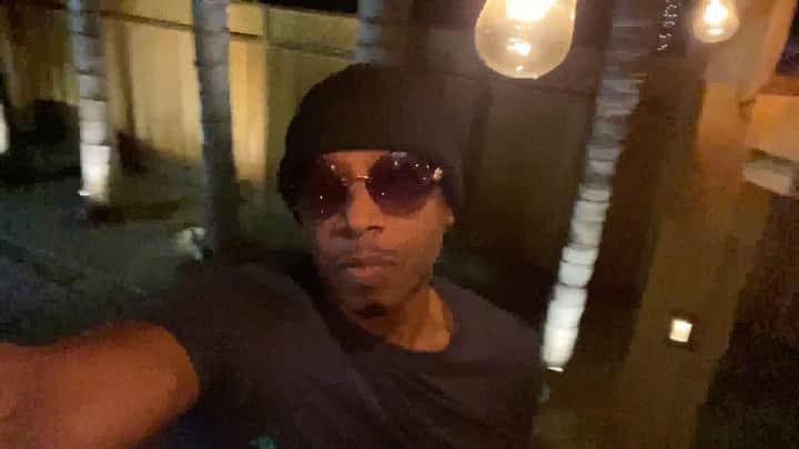 MCハマーのインスタグラム：「I’m almost finished with the album .. I had to make a song for anyone who lost their job and let them know ... keep your family ... anything else .. U Can Get it Back !!! 🙏🏿👊🏾💯 Gentry Kozia on the vocals and Versatyle on Production 🔥🔥🔥🔥🔥🔥」