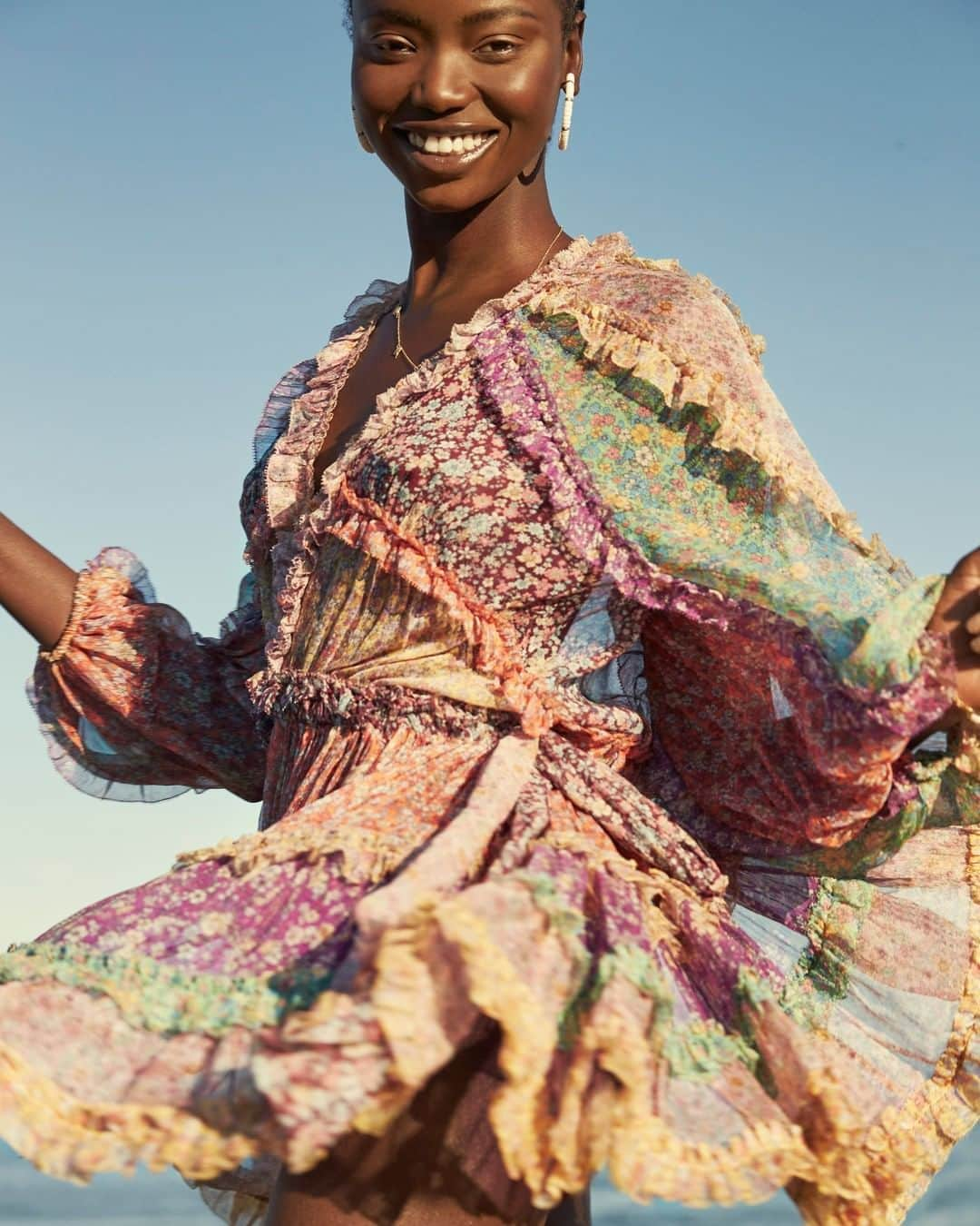 ジマーマンさんのインスタグラム写真 - (ジマーマンInstagram)「Holiday Ready: The Carnaby Frill Billow Dress from our Summer Swim 20 Collection. Explore the new season via the link in our bio. #ZimSummerSwim20 #zimmermann」7月4日 16時30分 - zimmermann