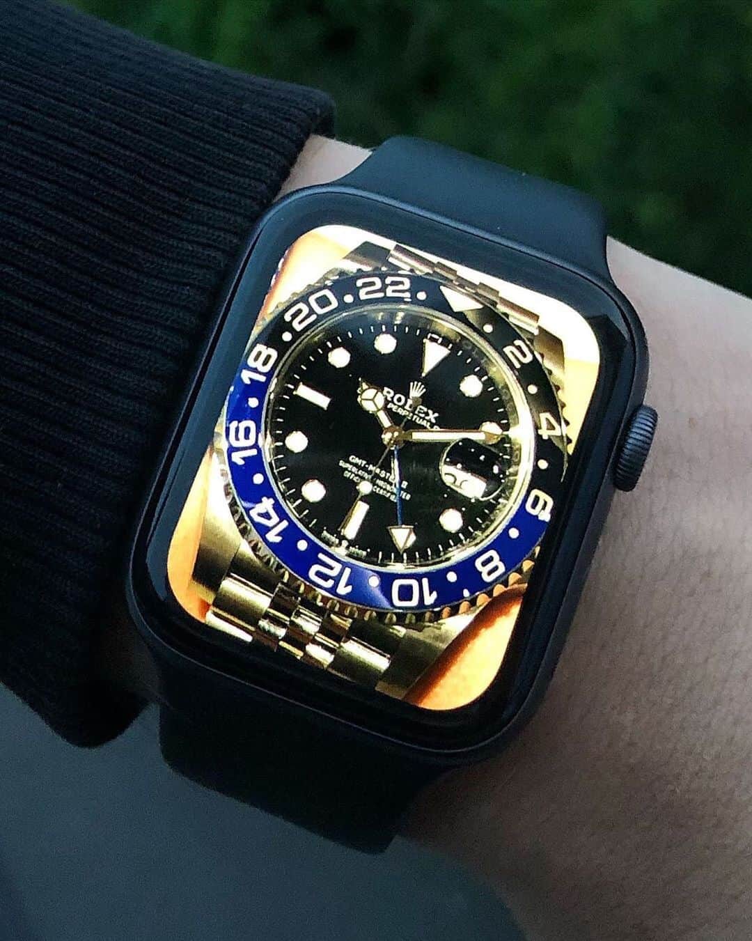 Daily Watchさんのインスタグラム写真 - (Daily WatchInstagram)「I finally got the new Rolex Batman 😂 Have a great weekend 🍻 #DailyWatch」7月4日 16時31分 - dailywatch