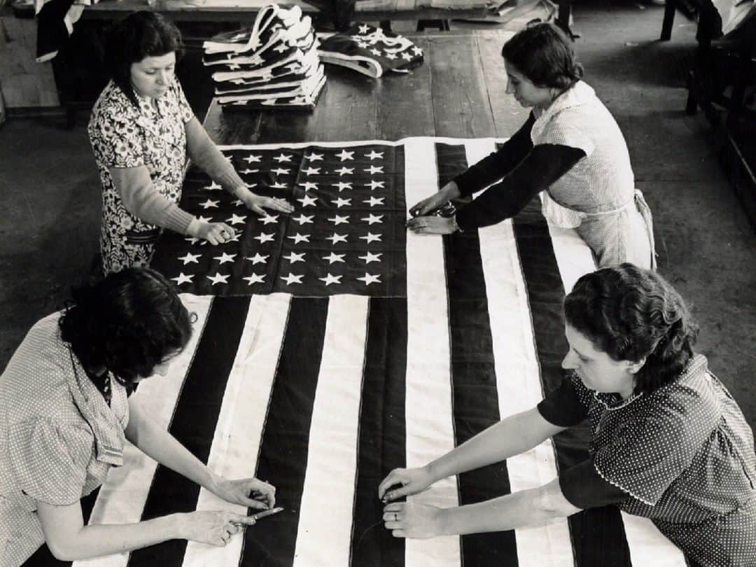 ブルックス ブラザーズさんのインスタグラム写真 - (ブルックス ブラザーズInstagram)「7月4日は #アメリカ独立記念日  1950年代初頭のアメリカ合衆国の国旗には、当時の州の数である48個の星が施されていました。 . #BrooksBrothers #ブルックスブラザーズ #4thOfJuly」7月4日 16時35分 - brooksbrothersjapan