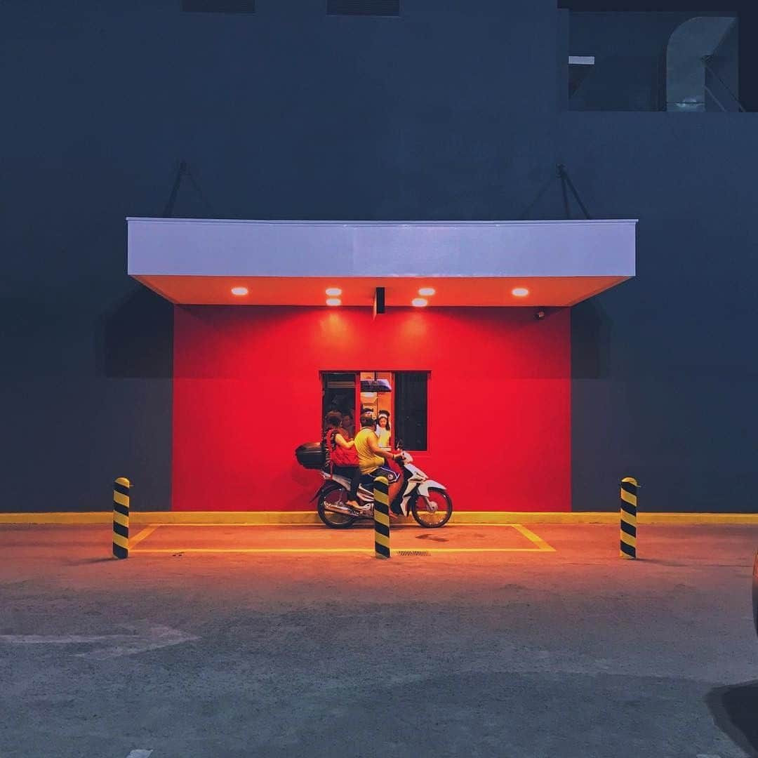 McDonald's Philippinesのインスタグラム：「In the mood for your McDo faves? This aesthetic shot by @charm.Pereyra is the sign you’ve been waiting for. Drive-Thru the nearest McDonald’s today! 😉」