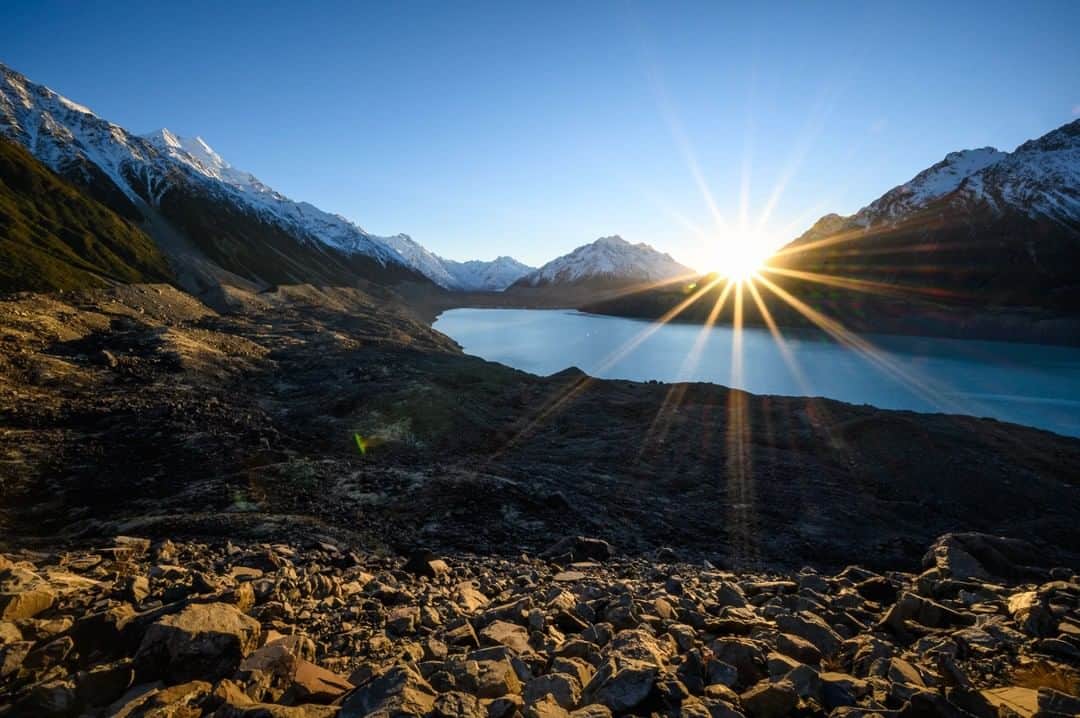 National Geographic Travelさんのインスタグラム写真 - (National Geographic TravelInstagram)「Photo by @michaelclarkphoto  Mount Cook (also known as Aoraki), seen here from the Tasman Glacier at sunrise, is the tallest peak in the southern alps of New Zealand. At 3,724 meters (12,218 feet) and with three separate summits, it is a serious challenge for any mountaineer. It is also the peak that Sir Edmund Hillary used to train for his Everest climb. #mtcook #newzealand #aoraki #tasmanglacier」7月4日 17時08分 - natgeotravel