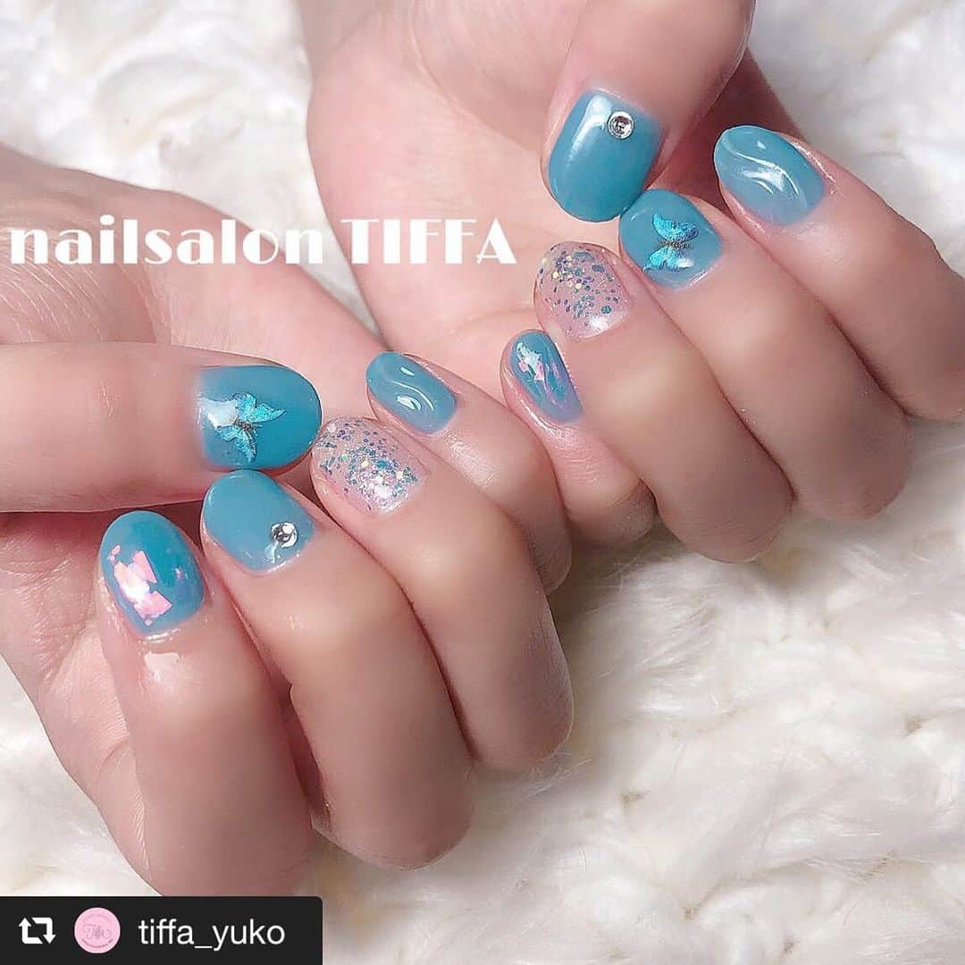 ミクのインスタグラム：「. . バタフライ🦋 速いし上手だし天才♡ . .  #大阪　#江坂　#ネイル　　 　#nialsalon #tiffa #butterfly #turquoisenails」
