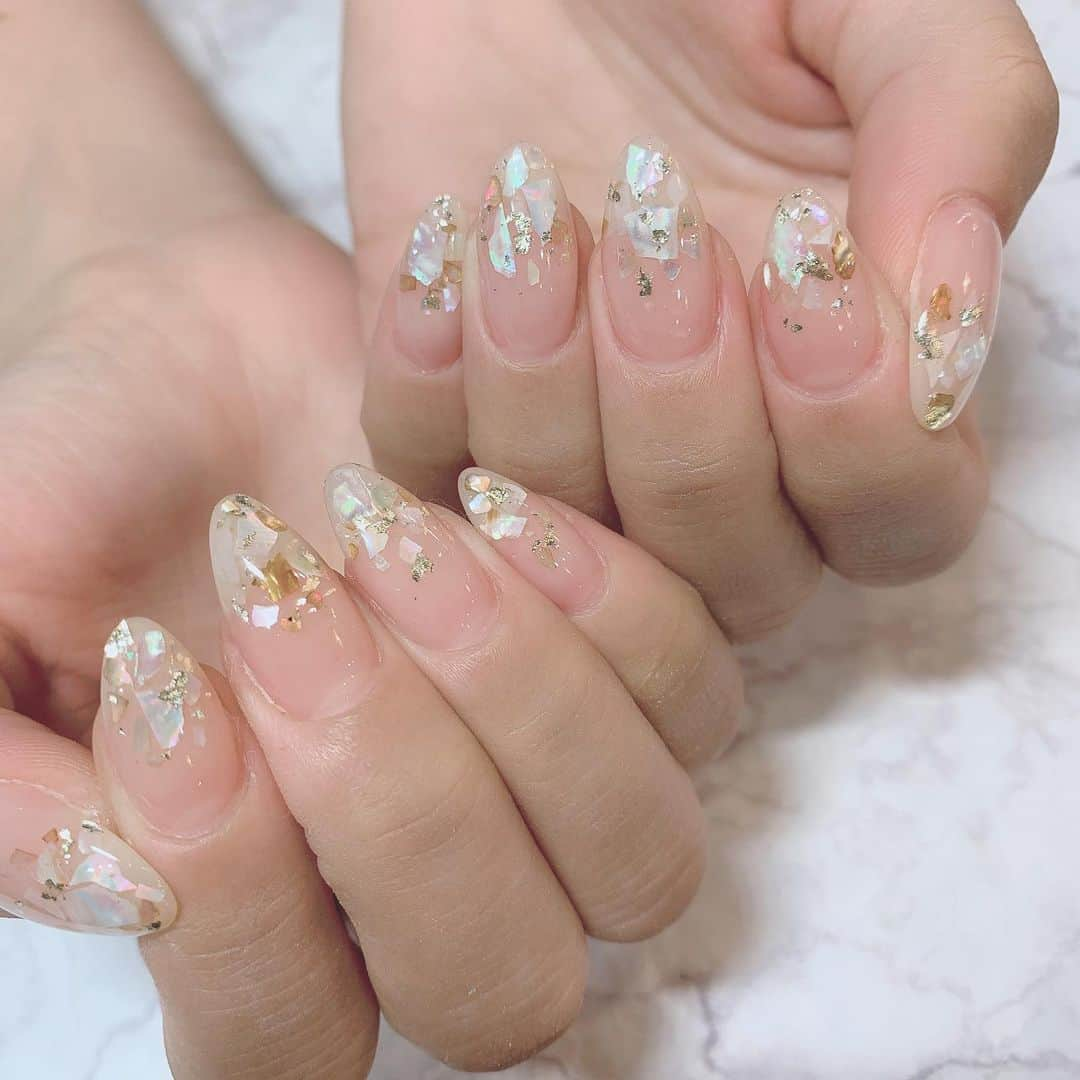 小島瑠璃子さんのインスタグラム写真 - (小島瑠璃子Instagram)「💅🏼 シェル🐚敷き詰め✨ ベースは肌に合う薄いオレンジ🍊 もうすぐ夏だねネイル🌴✨ @ayaka_shinohara_wiz」7月4日 17時20分 - ruriko_kojima