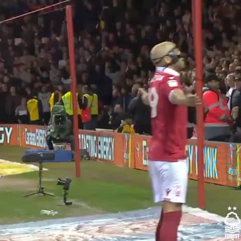 ヨアン・ベナルアンのインスタグラム：「Give me 74 second it’s enough for me to ⚽️again.....#nffc 👊🏽‬🦅」