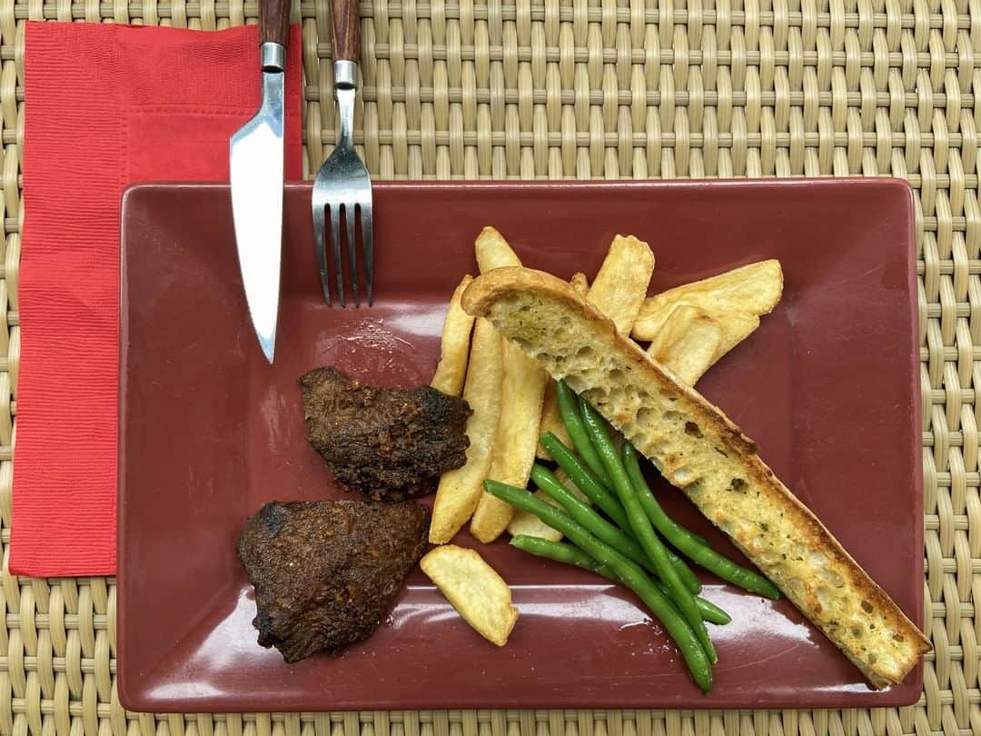 Courtyard by Marriott Tokyoのインスタグラム：「LAVAROCK BEEF LUNCH 11:30～14:30（L.O.14:00) Weekday 平日 7月6日からの週替わり新メニューはこちら！ 😍-スパイシーフライドビーフ- -Spicy Fried Beef -😀 ¥1,200  #ランチ #日本橋 #銀座 #レストラン #タイ料理 #オフィスランチ#ホテル #東京駅 #京橋グルメ #京橋 #牛肉 #ランチ #東京 #マリオット #ランチセット #丸の内ol #東京駅 #京橋グルメ #京橋 #東京 #丸の内 #OL #美味しい #tasty #アメリカン ＃フライド #スパイシー #ビーフ #ラバーロック #スパイシーフライド」