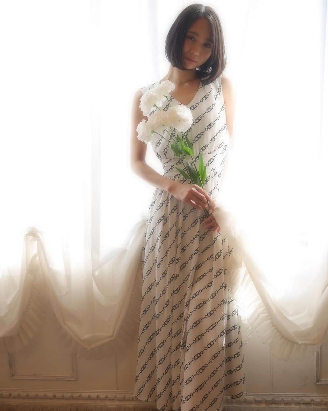 緑川静香さんのインスタグラム写真 - (緑川静香Instagram)「今日は身体に良いことをするdayにする✨﻿ ﻿ #portrait #fashion #outfit #model #style #shooting #flowers #smile #作品撮り #文字と写真関係ないですw #良いことって甘やかす方じゃなくてね #ムチを打つ方ねw」7月4日 17時35分 - midorikawa_shizuka