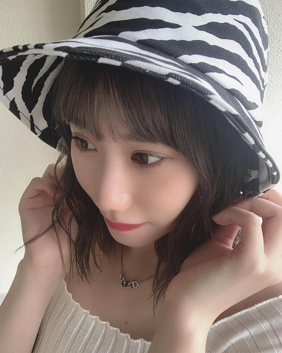 石田優美さんのインスタグラム写真 - (石田優美Instagram)「﻿ ﻿ ﻿ ﻿ 帽子にハマり中〜☺︎🖤🤍﻿ ﻿ ﻿ ﻿ #帽子  #帽子コーデ」7月4日 17時47分 - yu_mi_1012