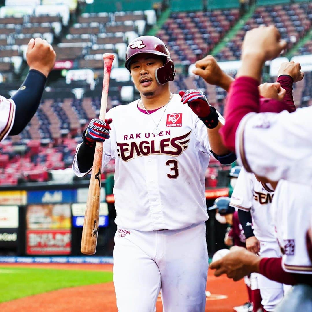 東北楽天ゴールデンイーグルスさんのインスタグラム写真 - (東北楽天ゴールデンイーグルスInstagram)「⚾️ ⚾️E 3-1 M⚾️ 降雨コールド勝ちで10勝リーグ一番乗り‼️ 初登板の岸選手が5回4安打1失点5奪三振で1勝目✨✨ 同点の3回に浅村選手が6号ソロを放って勝ち越し👍🏼 島内選手は3安打2打点で今日も大活躍💯 #rakuteneagles #NOWorNEVERいまこそ #日本一の東北へ  #岸孝之  #浅村栄斗  #島内宏明 #写真もイープレで」7月4日 17時52分 - rakuten_eagles