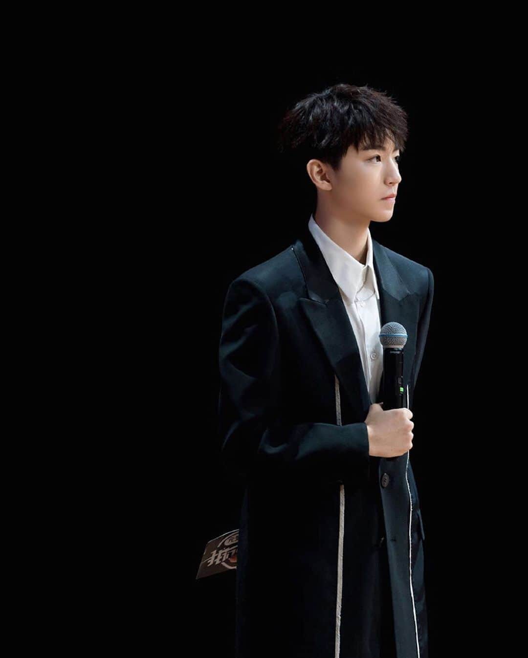 のインスタグラム：「Cpop Star @kkkwang2 in Neil Barrett at “Me To Us” Show   #NeilBarrett #KarryWang #Karry #WangJunKai #Junkai #TFBoysKarry #WJK #TFBoys #NBFriends #DressedInNeilBarrett」