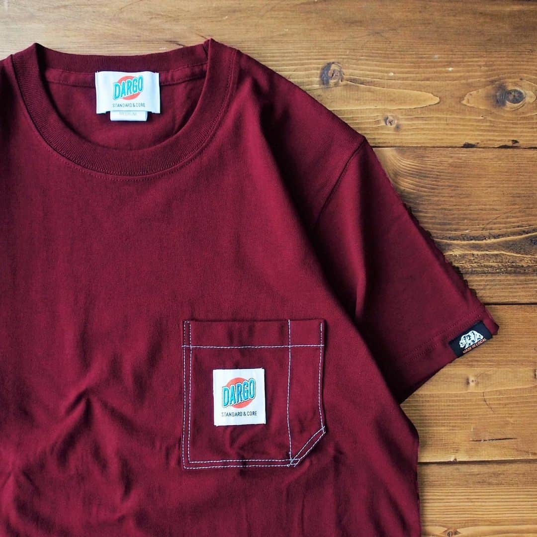 DARGO T-shirt &Sign Artさんのインスタグラム写真 - (DARGO T-shirt &Sign ArtInstagram)「DARGO定番ポケTeeが入荷しました！特別な時だけでなく、普段からガンガン着ていただけるスーパーヘビーウェイトタイプ🥩 ------------------------- 【DARGO】 Working Pocket T-shirt 100% USA COTTON 7.1 onz Heavy Weight & PRE-SHRUNK FIT. Sewing by uroqo (Kumamoto City, Japan) color：BURGUNDY size：S, M, L, XL ※158cm / SMALL着用 ------------------------- DARGO Hand Screen Printed T-shirt Printed in Kumamoto, Japan. ------------------------- #dargojapan #dargo2020ss #kumamoto #kumamotocity #vintagestyle #californiastyle  #BASEec #熊本 #熊本市 #熊本tシャツ #アメカジ #アメカジコーデ #ダーゴ #カリフォルニア #tシャツ #ポケt #ポケTee #ポケットtシャツ #ポケットt」7月4日 17時56分 - dargo_japan