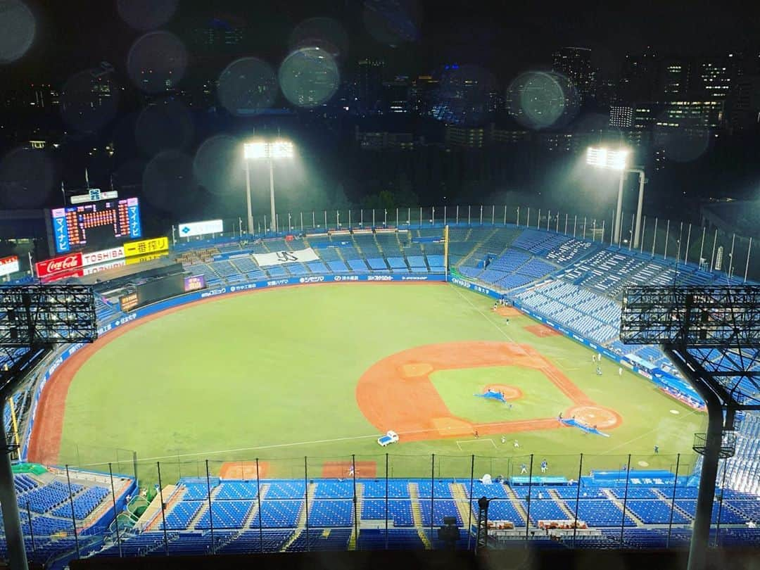 新保友映さんのインスタグラム写真 - (新保友映Instagram)「Great view⚾️✨🏟  #神宮球場  #明治神宮野球場 #jingustadium  #日本青年館ホテル #野球場 #野球 #baseball  #baseballstadium  #야구 #야구장  #スワローズ #ヤクルト #ヤクルトスワローズ #東京 #tokyo #도쿄」7月4日 18時08分 - tomoemoe0520